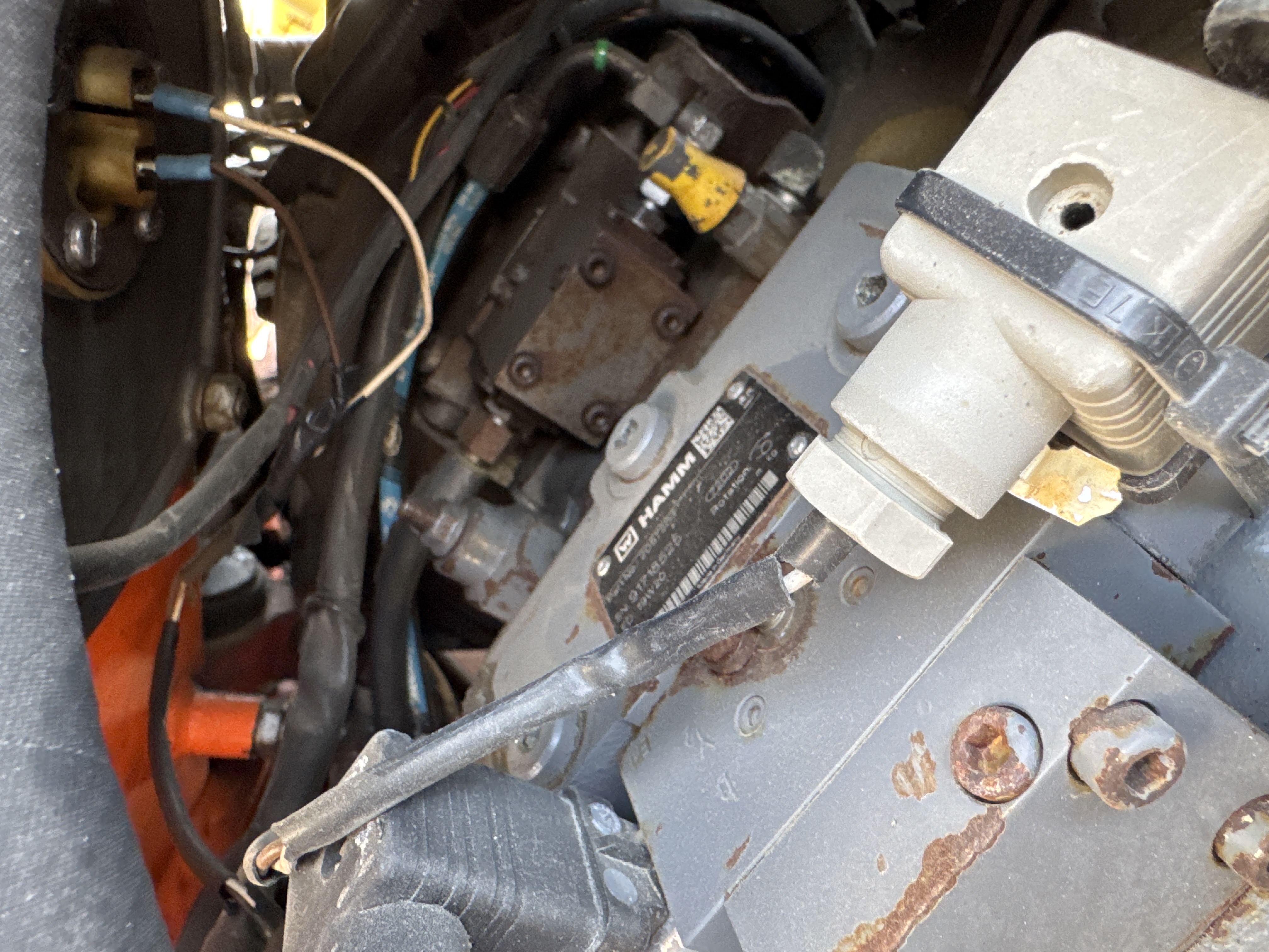 SRC-016-Hamm-HD-75-Tandem-rollers-inspection-Hydraulics-Wiring-harness-1