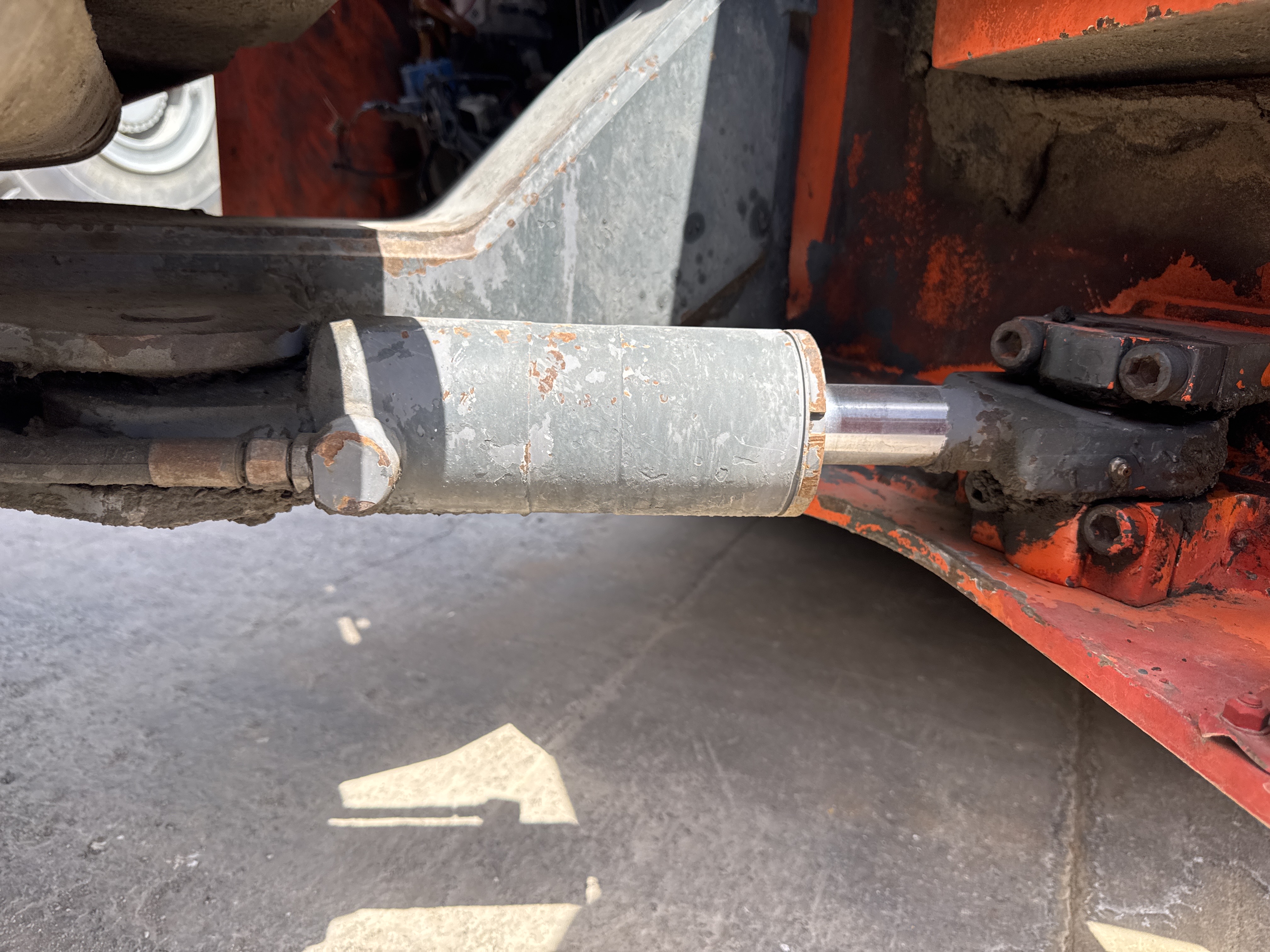 SRC-016-Hamm-HD-75-Tandem-rollers-inspection-Hydraulics-Steering-cylinders-1