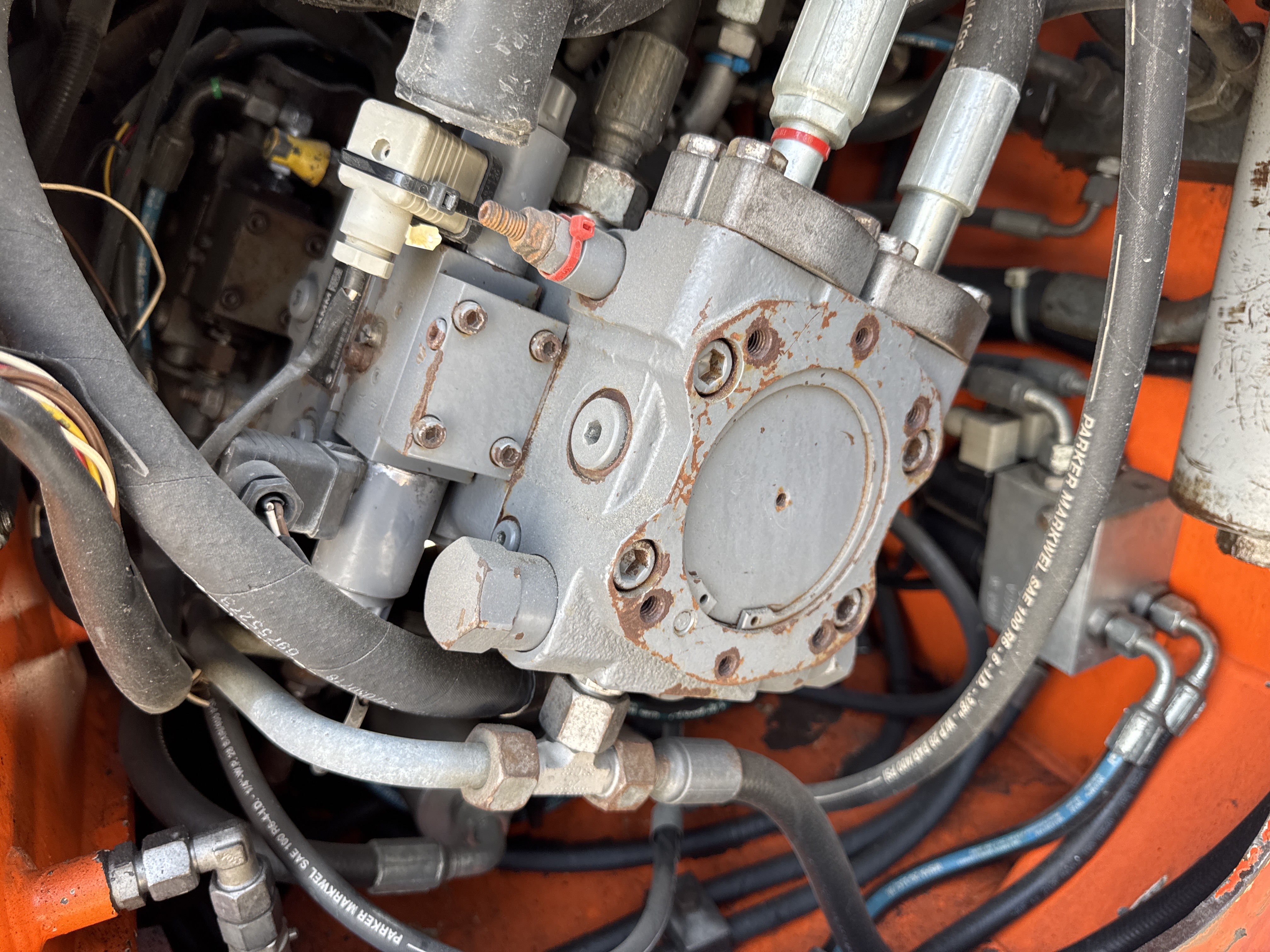 SRC-016-Hamm-HD-75-Tandem-rollers-inspection-Hydraulics-Hydraulic-pump-1
