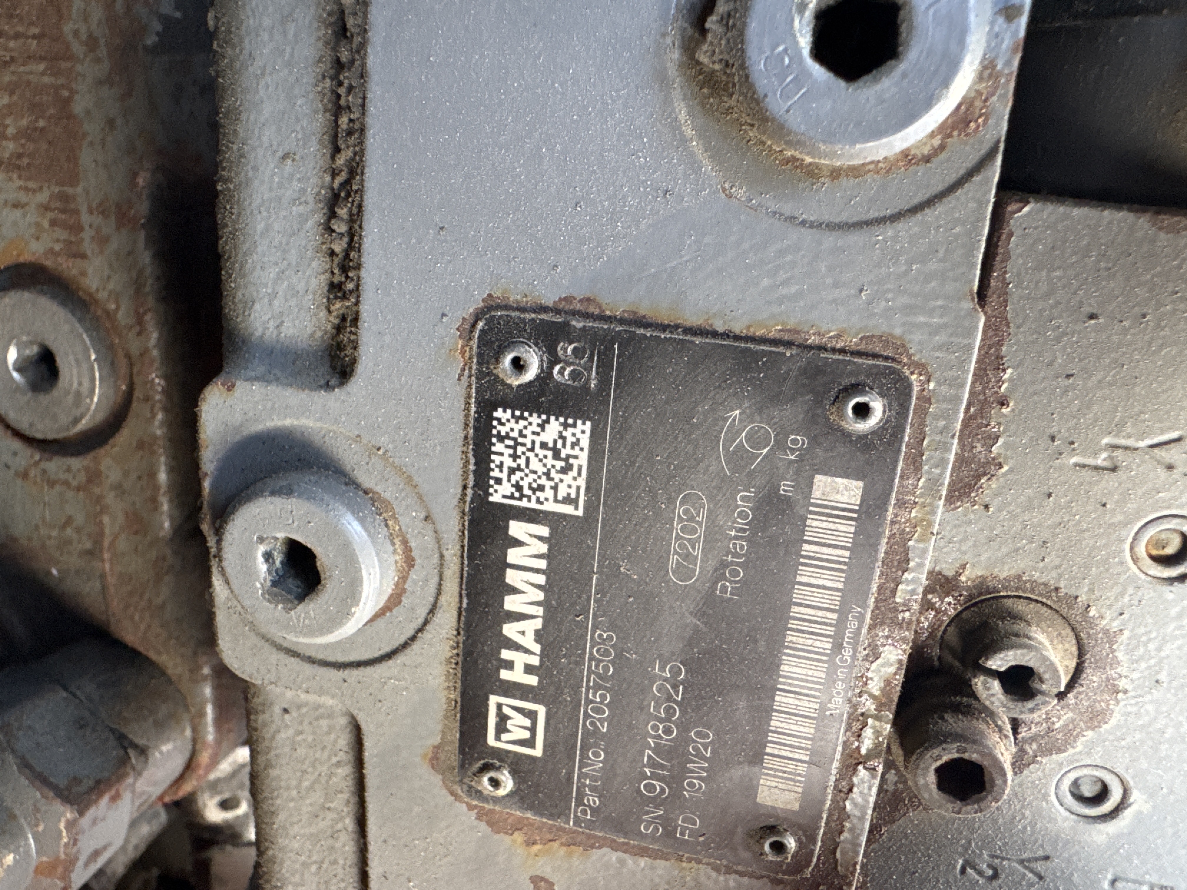 SRC-016-Hamm-HD-75-Tandem-rollers-inspection-Hydraulics-Hydraulic-pump-1