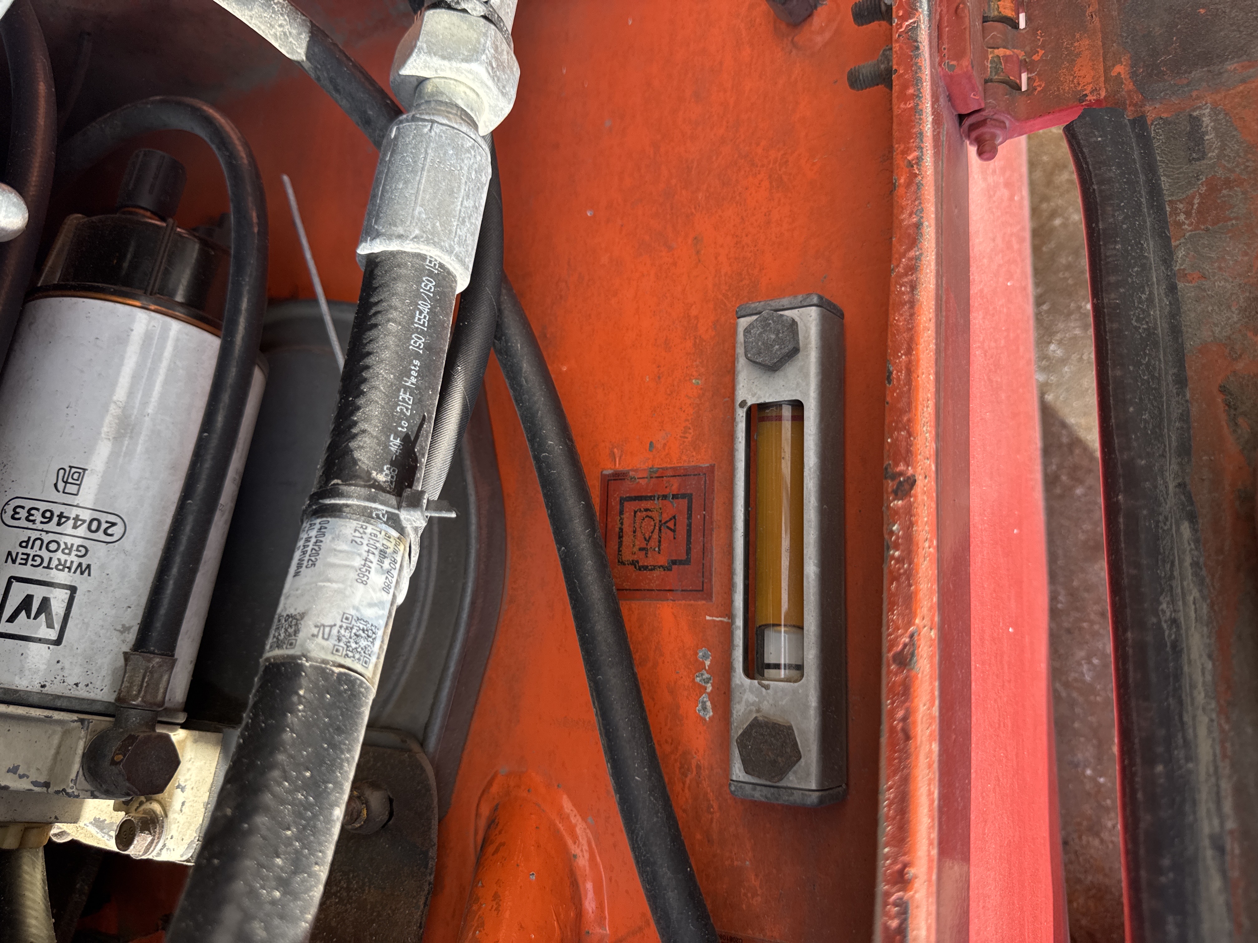 SRC-016-Hamm-HD-75-Tandem-rollers-inspection-Hydraulics-Hydraulic-Tank-1