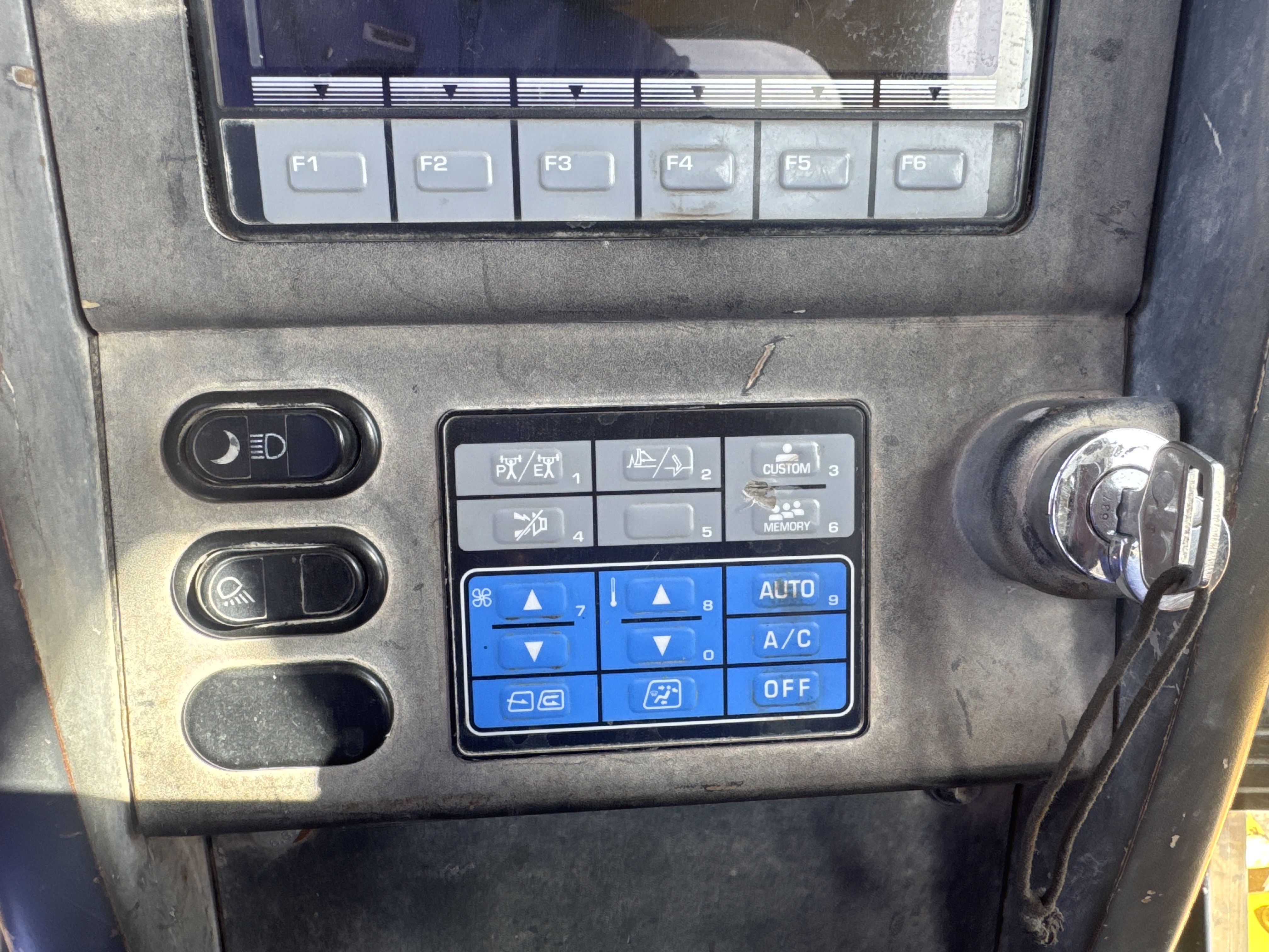 CDB-020-Komatsu-D155A-6R-Crawler-dozers-inspection-Cabin-Electronic-instrument-board-1