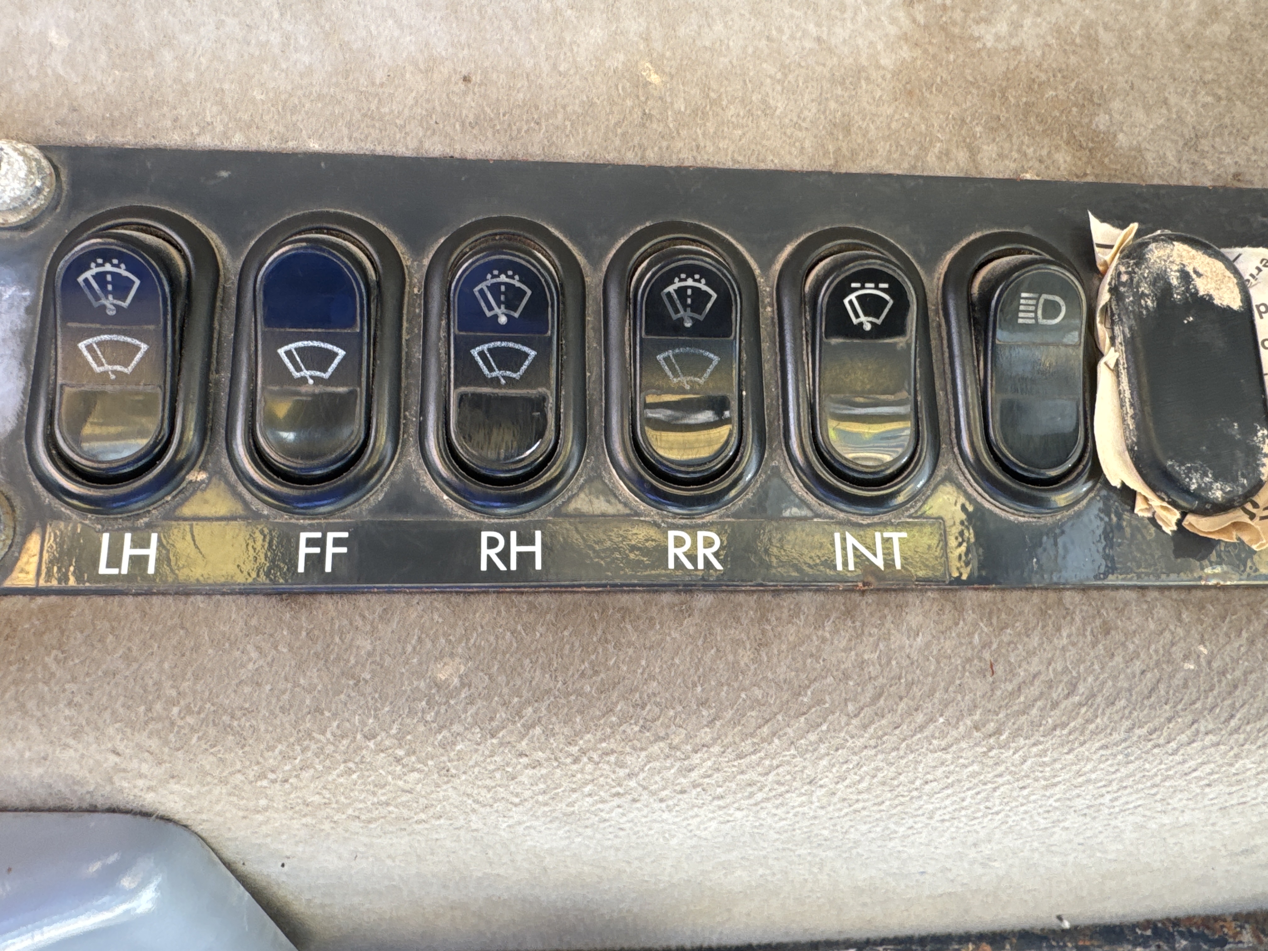 CDB-020-Komatsu-D155A-6R-Crawler-dozers-inspection-Cabin-Electronic-instrument-board-1