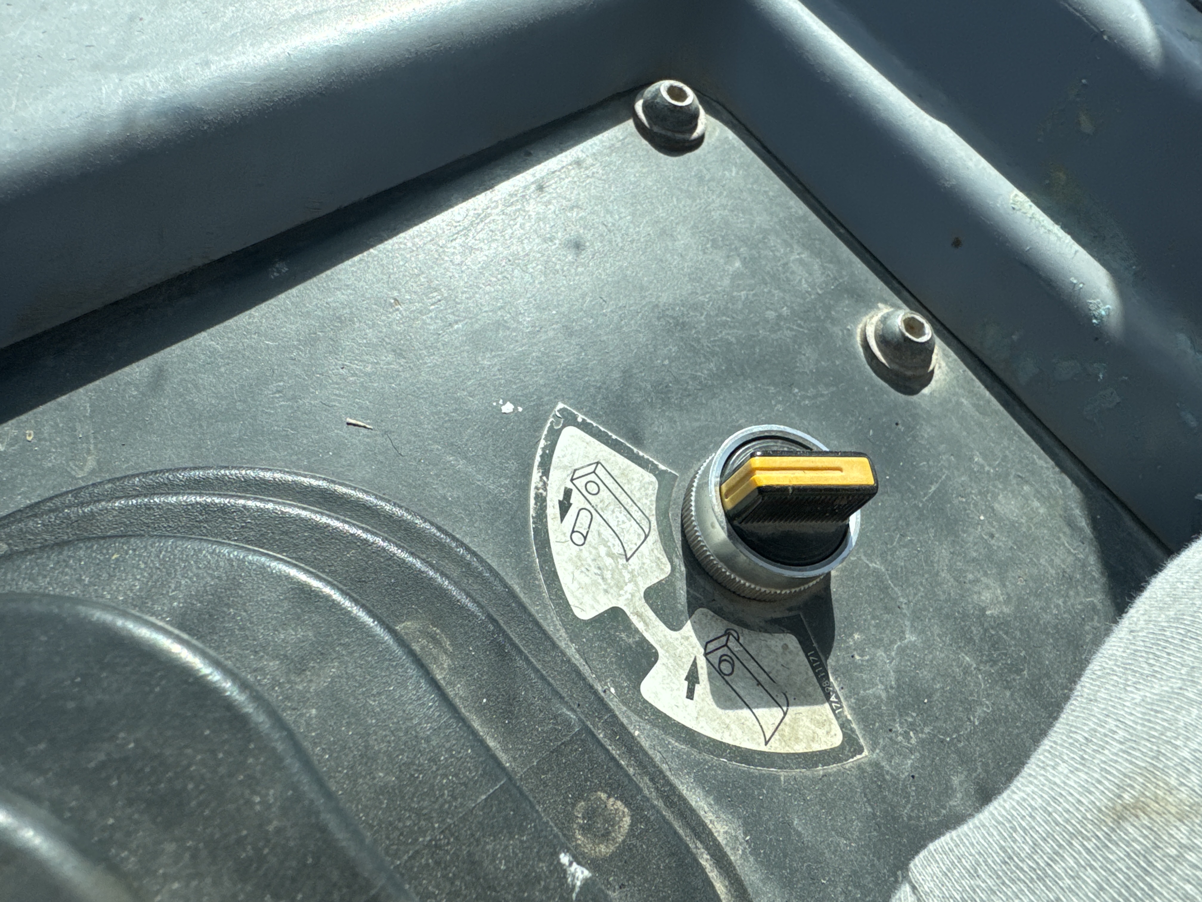 CDB-020-Komatsu-D155A-6R-Crawler-dozers-inspection-Cabin-Electronic-instrument-board-1