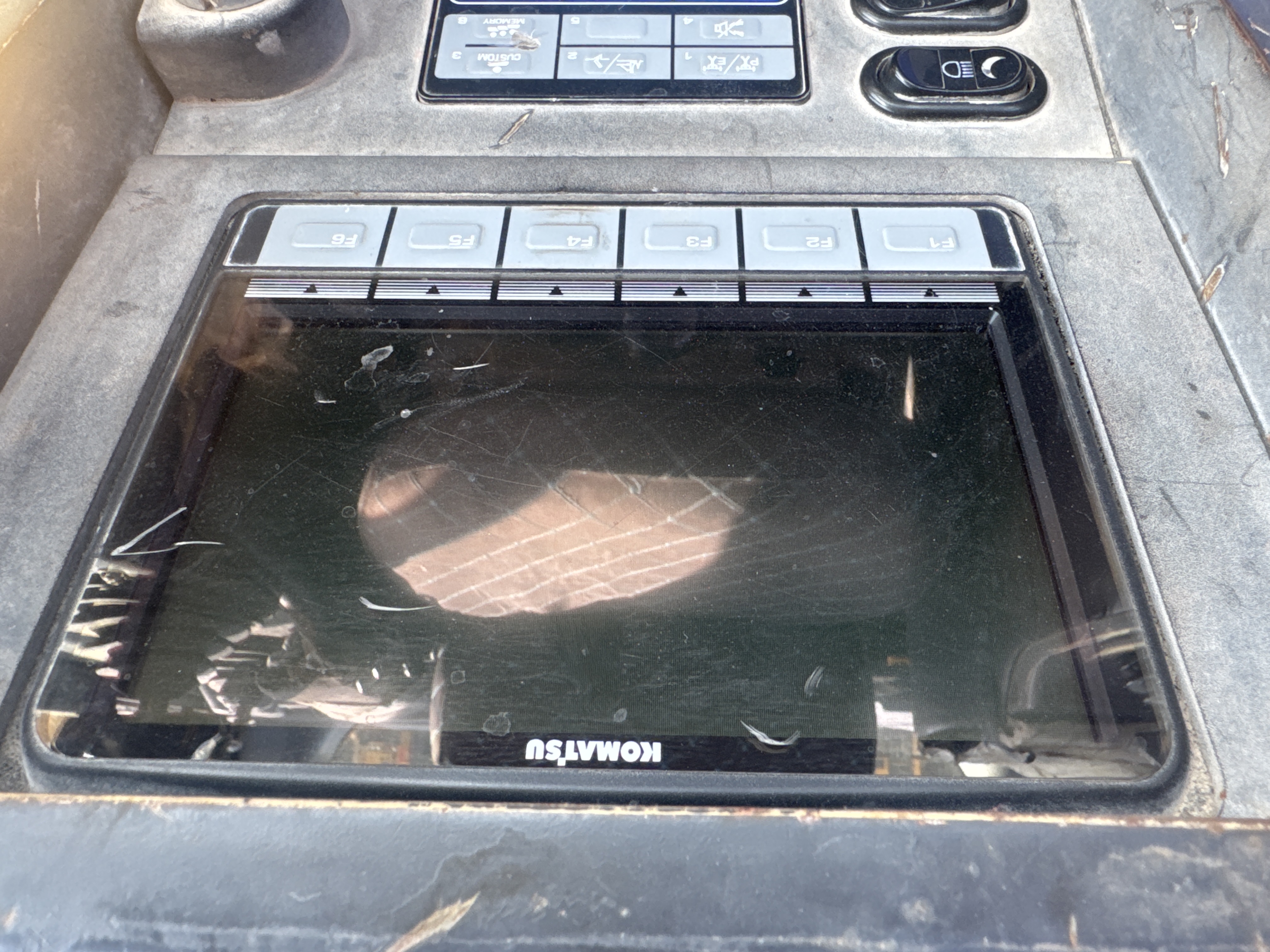 CDB-020-Komatsu-D155A-6R-Crawler-dozers-inspection-Cabin-Instrument-cluster-1