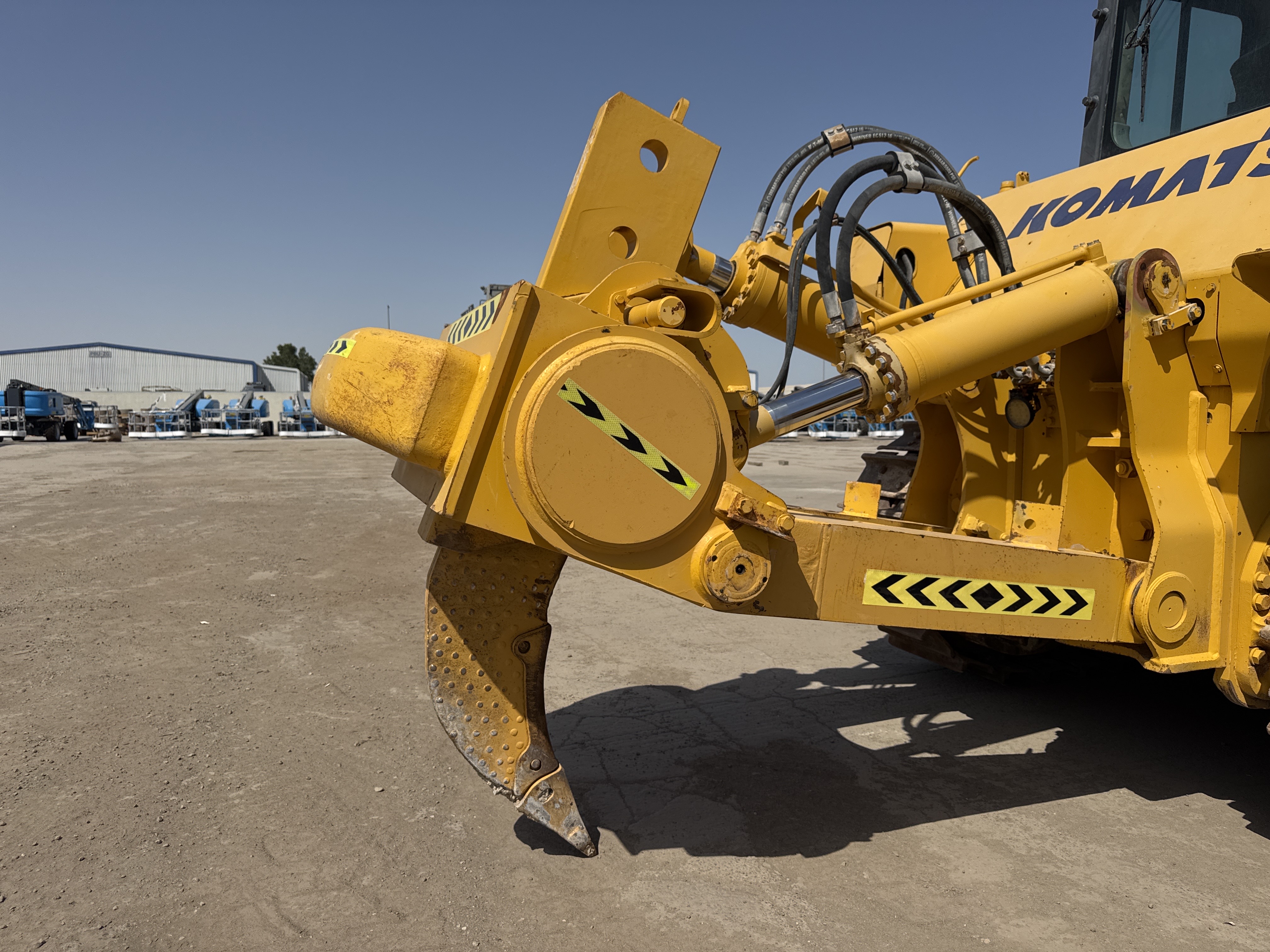 CDB-020-Komatsu-D155A-6R-Crawler-dozers-inspection-Attachment-Ripper-1