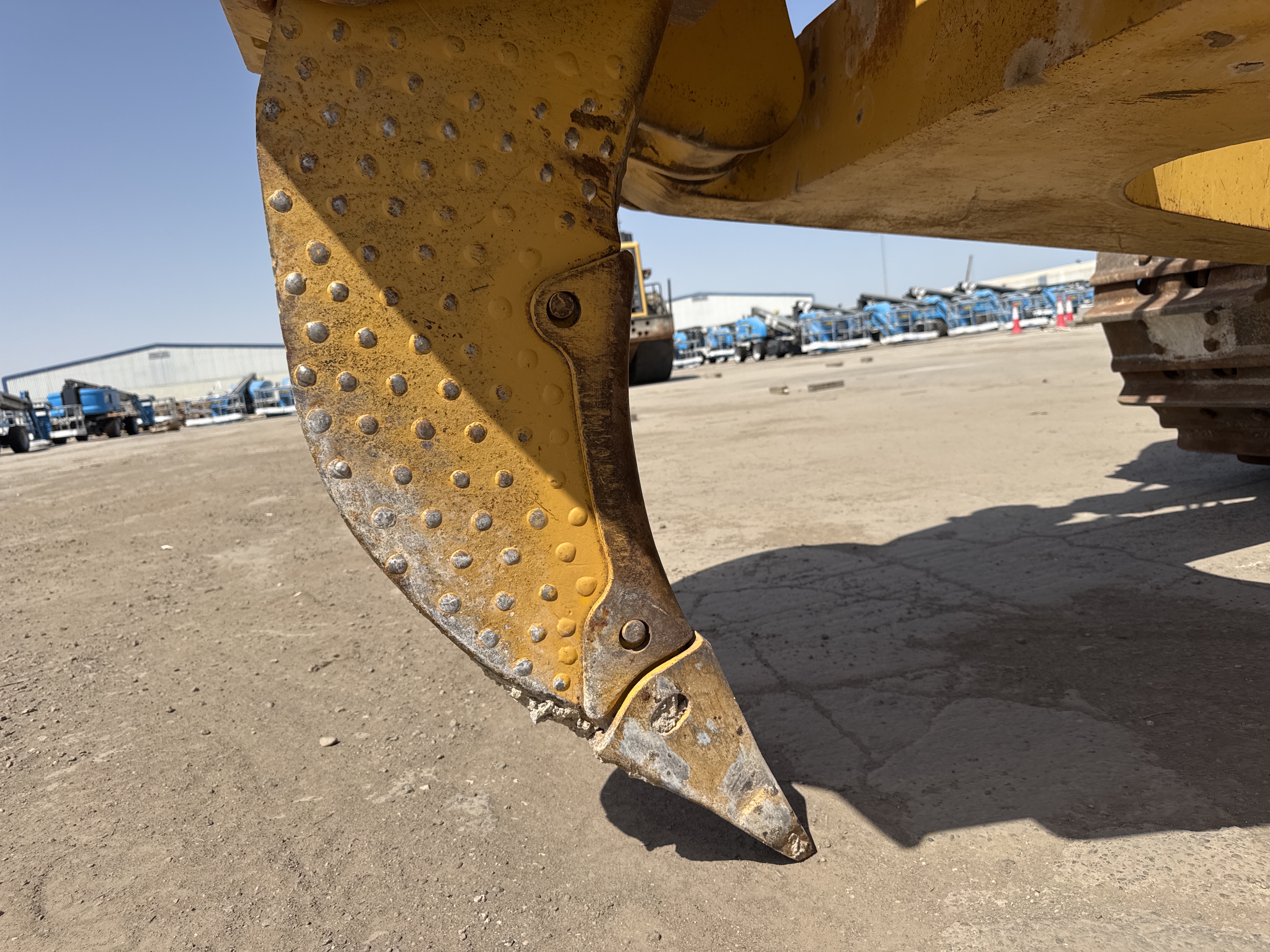 CDB-020-Komatsu-D155A-6R-Crawler-dozers-inspection-Attachment-Ripper-1