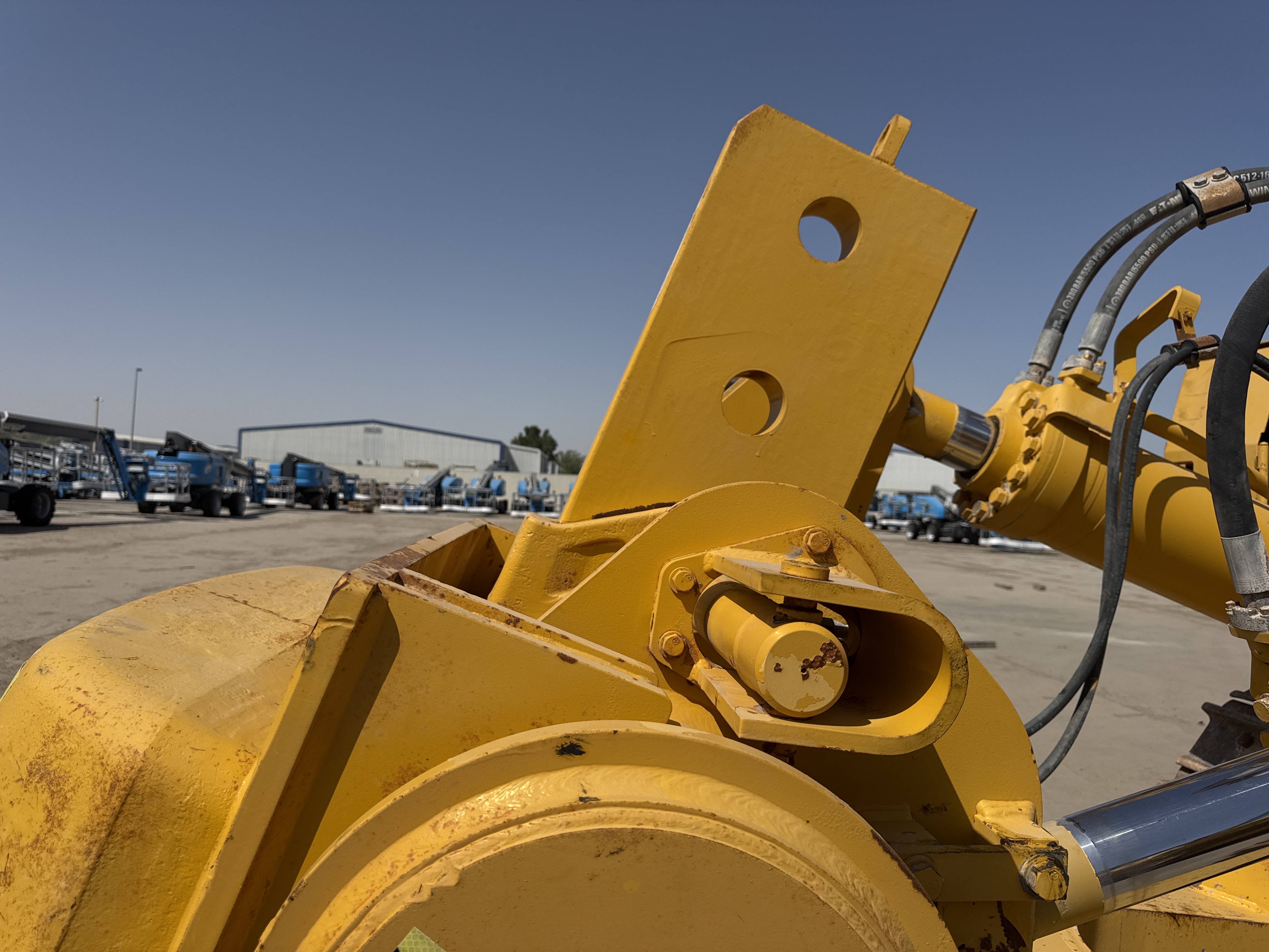 CDB-020-Komatsu-D155A-6R-Crawler-dozers-inspection-Attachment-Ripper-1