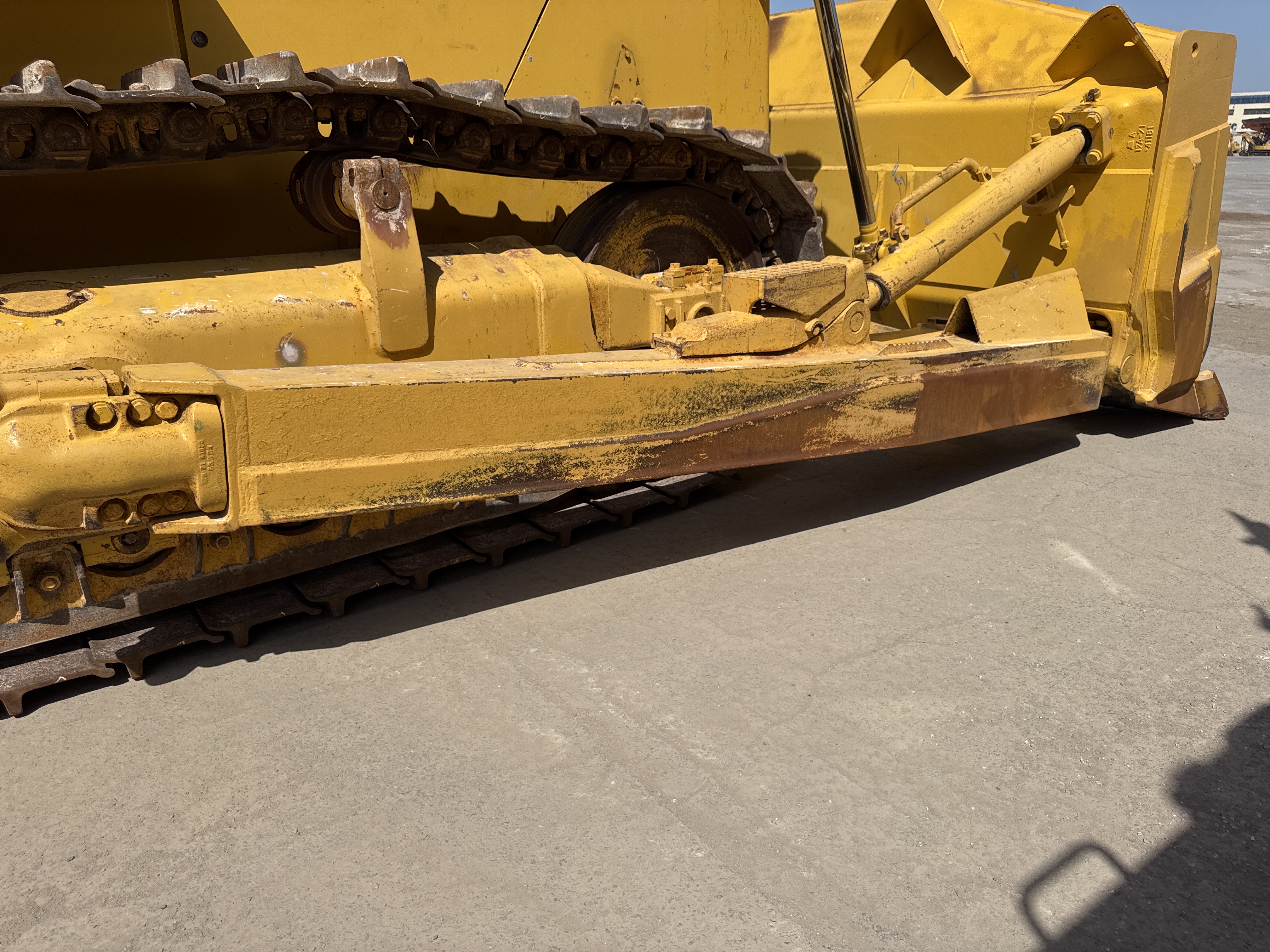 CDB-020-Komatsu-D155A-6R-Crawler-dozers-inspection-Attachment-Push-arm-1