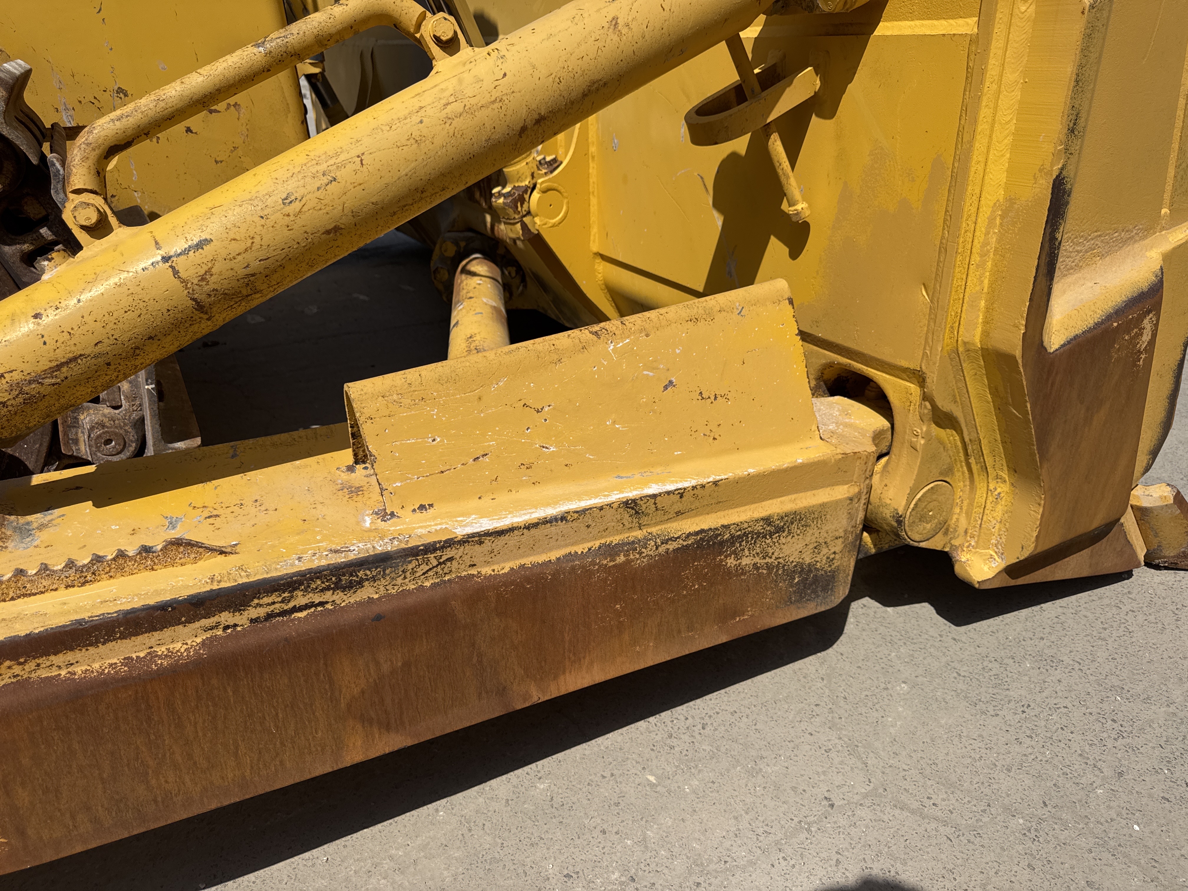 CDB-020-Komatsu-D155A-6R-Crawler-dozers-inspection-Attachment-Push-arm-1