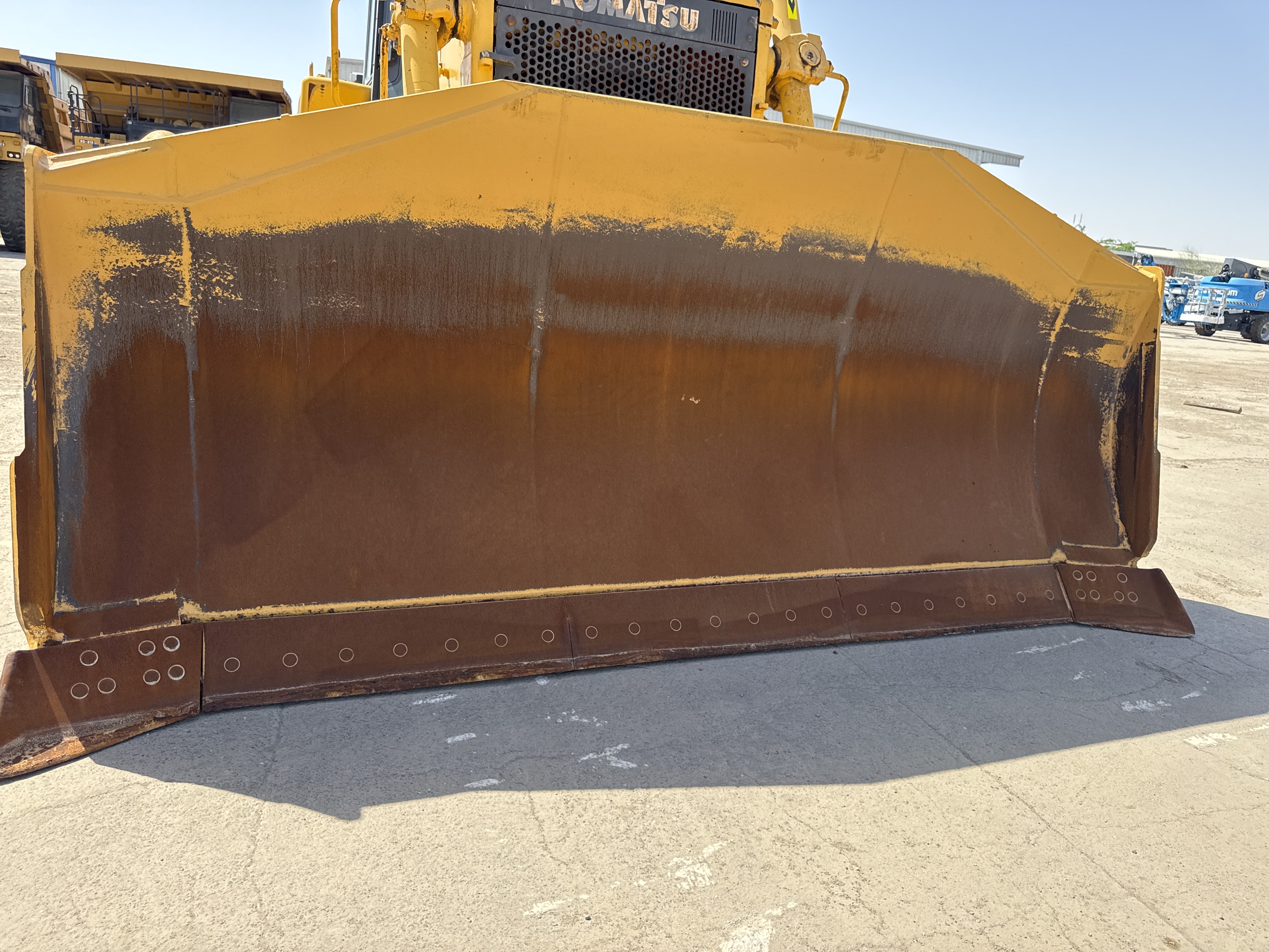 CDB-020-Komatsu-D155A-6R-Crawler-dozers-inspection-Attachment-Dozer-blade-1