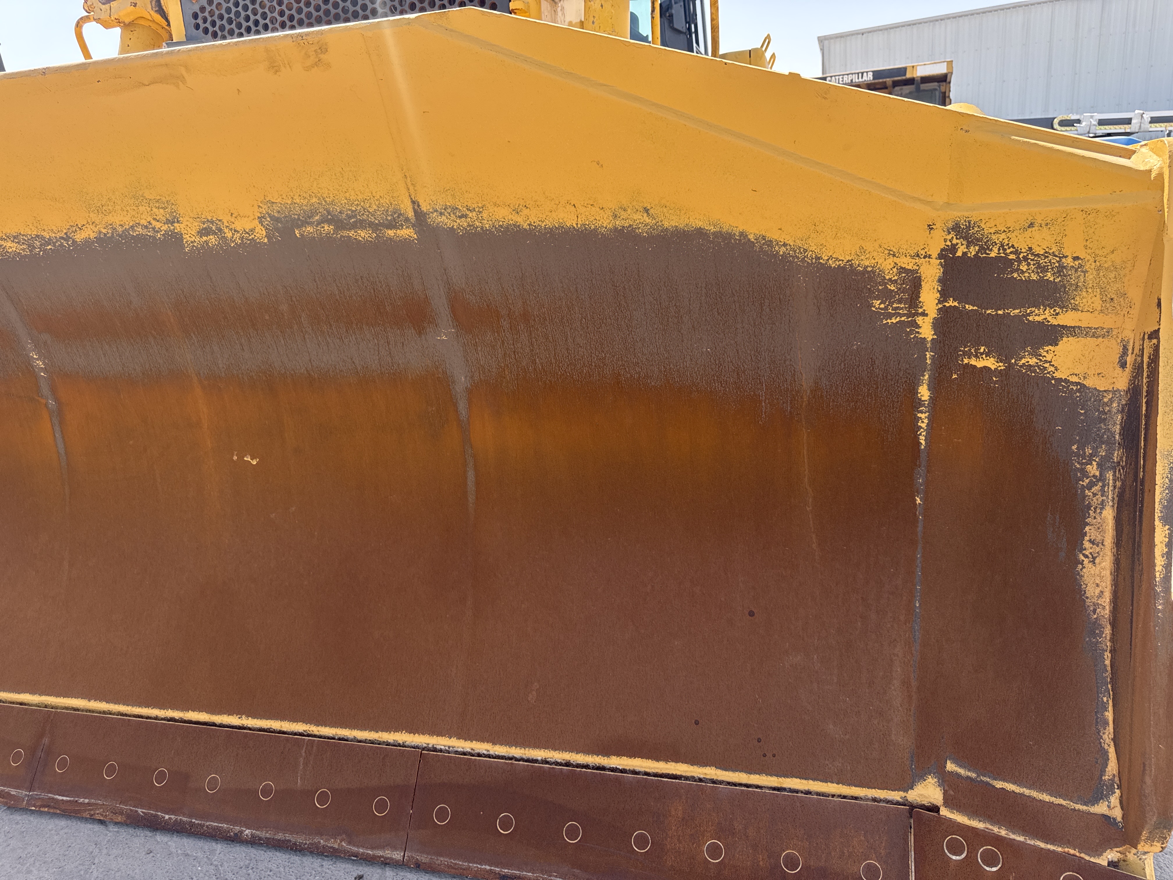 CDB-020-Komatsu-D155A-6R-Crawler-dozers-inspection-Attachment-Dozer-blade-cutting-edge-1