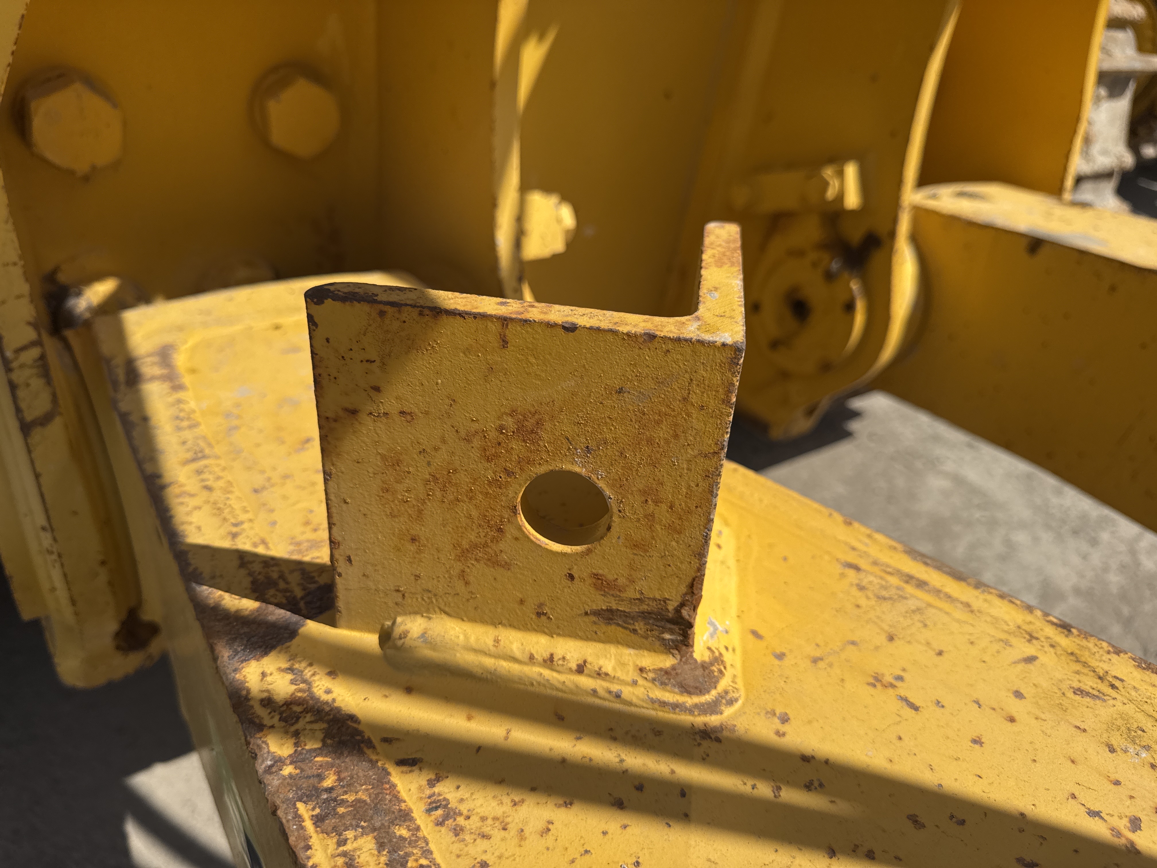 CDB-020-Komatsu-D155A-6R-Crawler-dozers-inspection-Structure-Sheet-metal-(fiberglass)-1