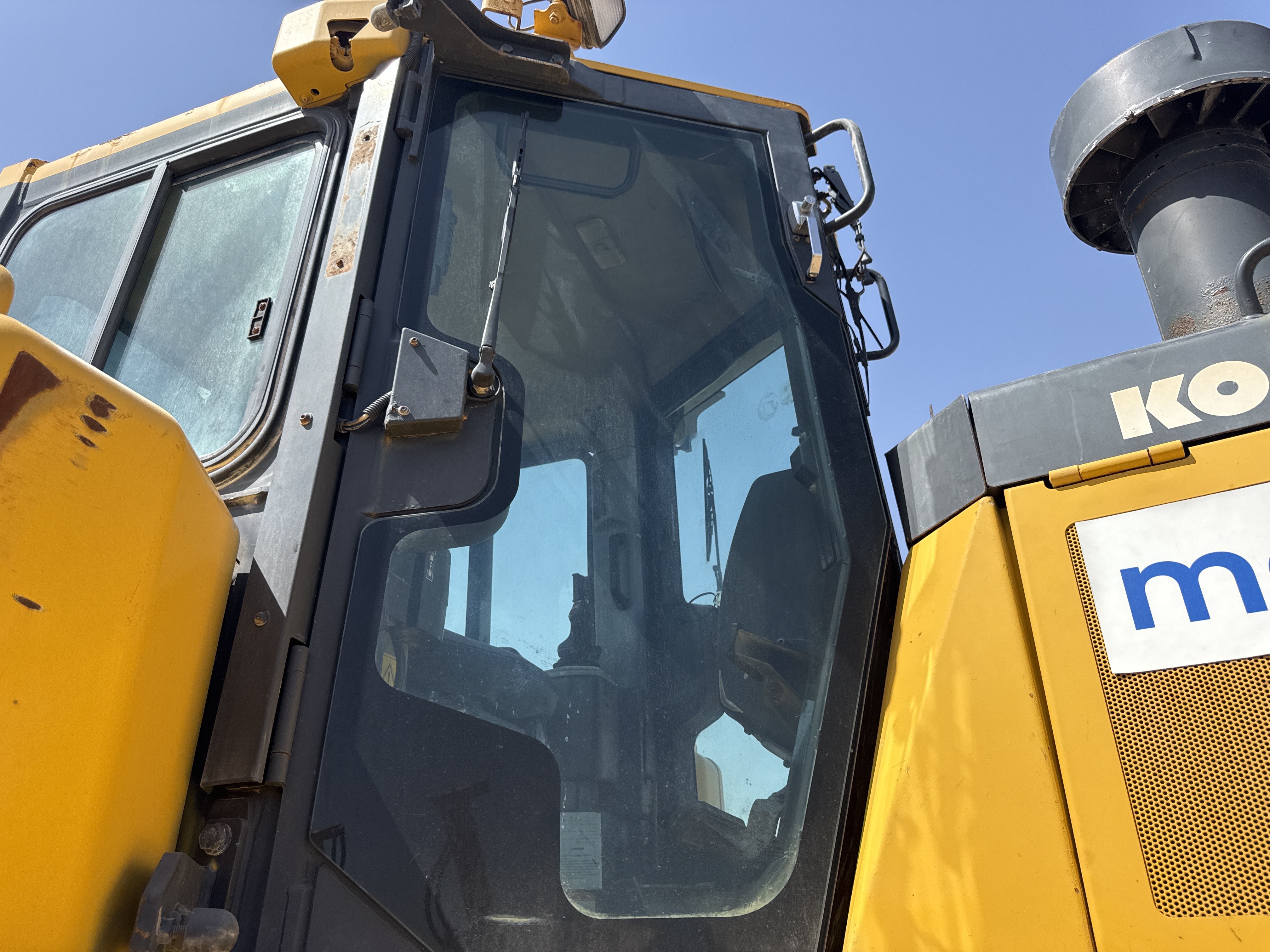 CDB-020-Komatsu-D155A-6R-Crawler-dozers-inspection-Structure-Doors-1