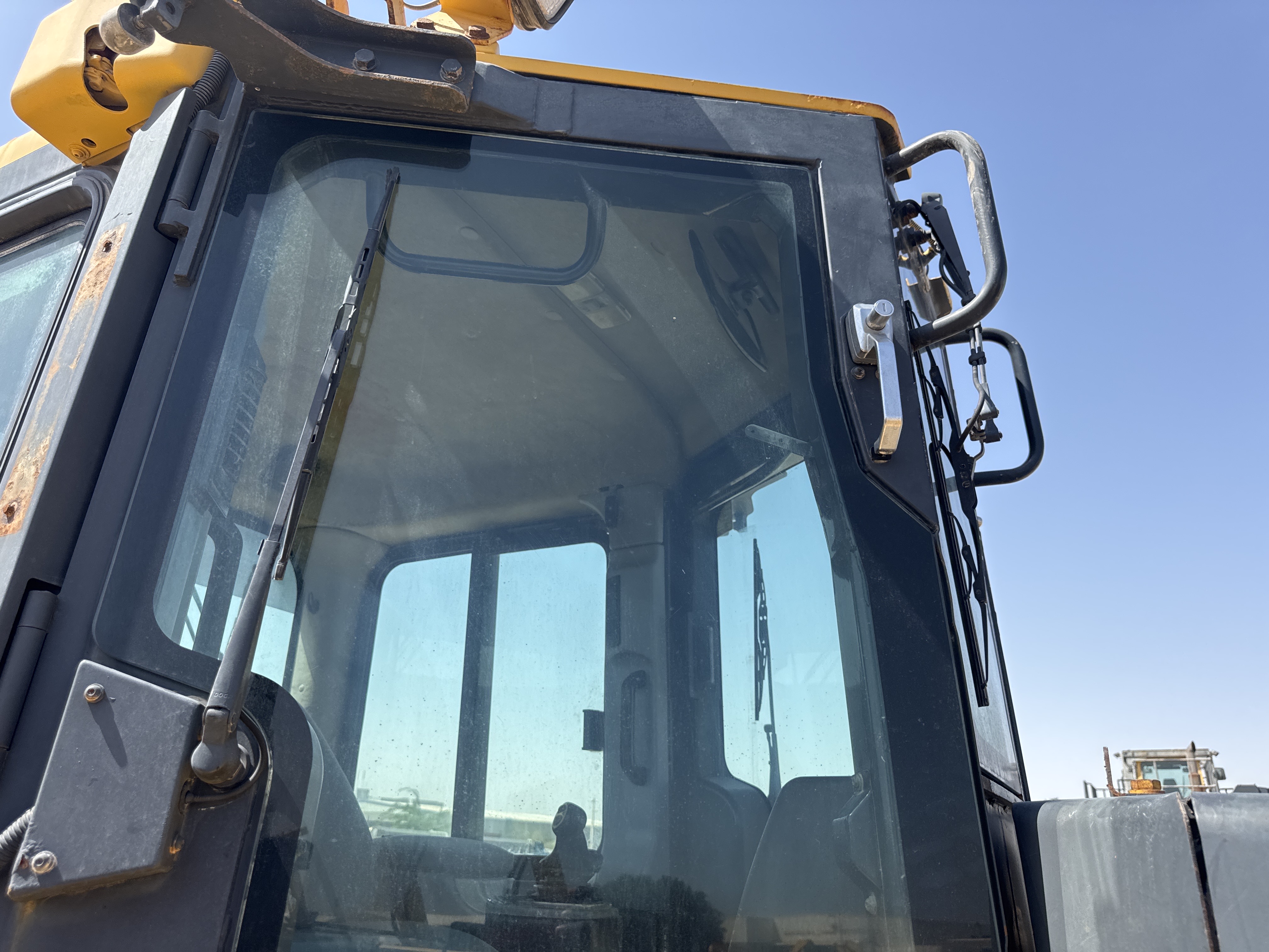 CDB-020-Komatsu-D155A-6R-Crawler-dozers-inspection-Structure-Doors-1