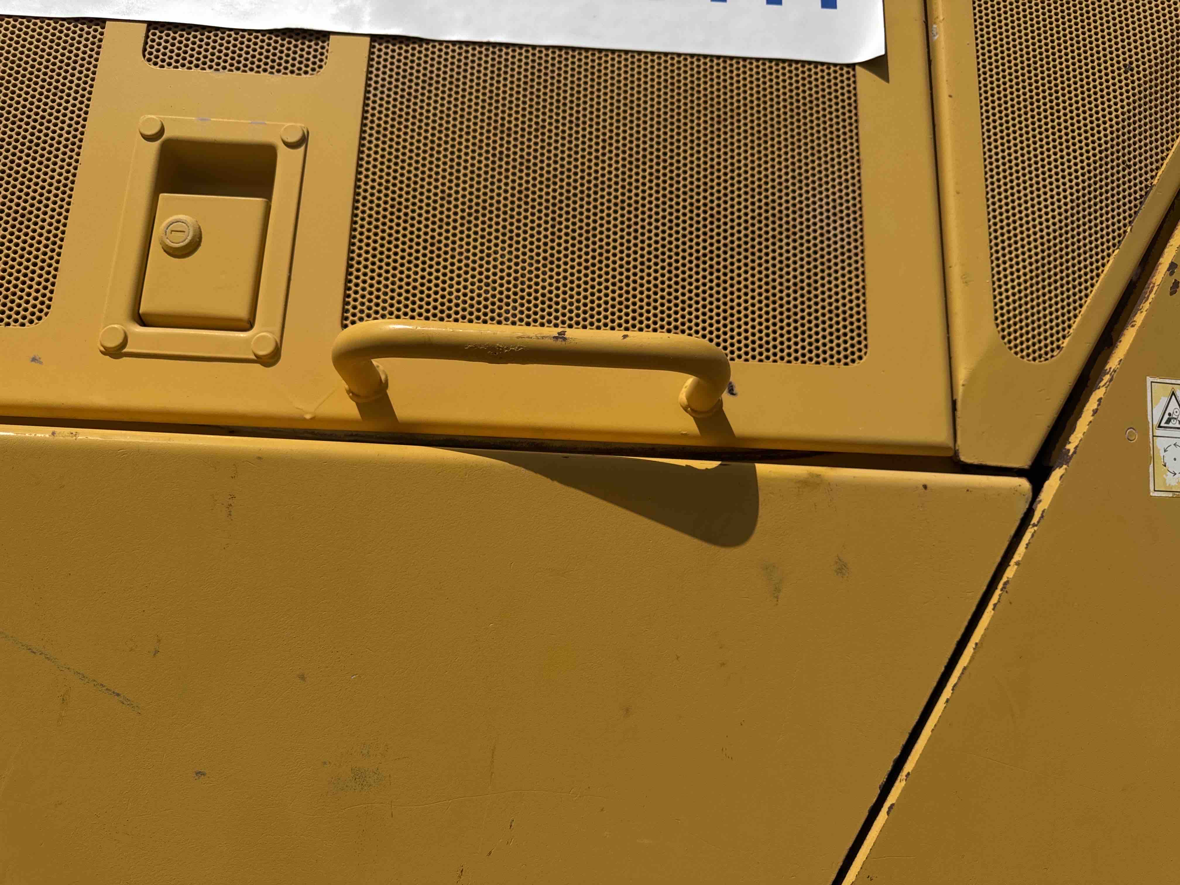 CDB-020-Komatsu-D155A-6R-Crawler-dozers-inspection-Structure-Handrails-1