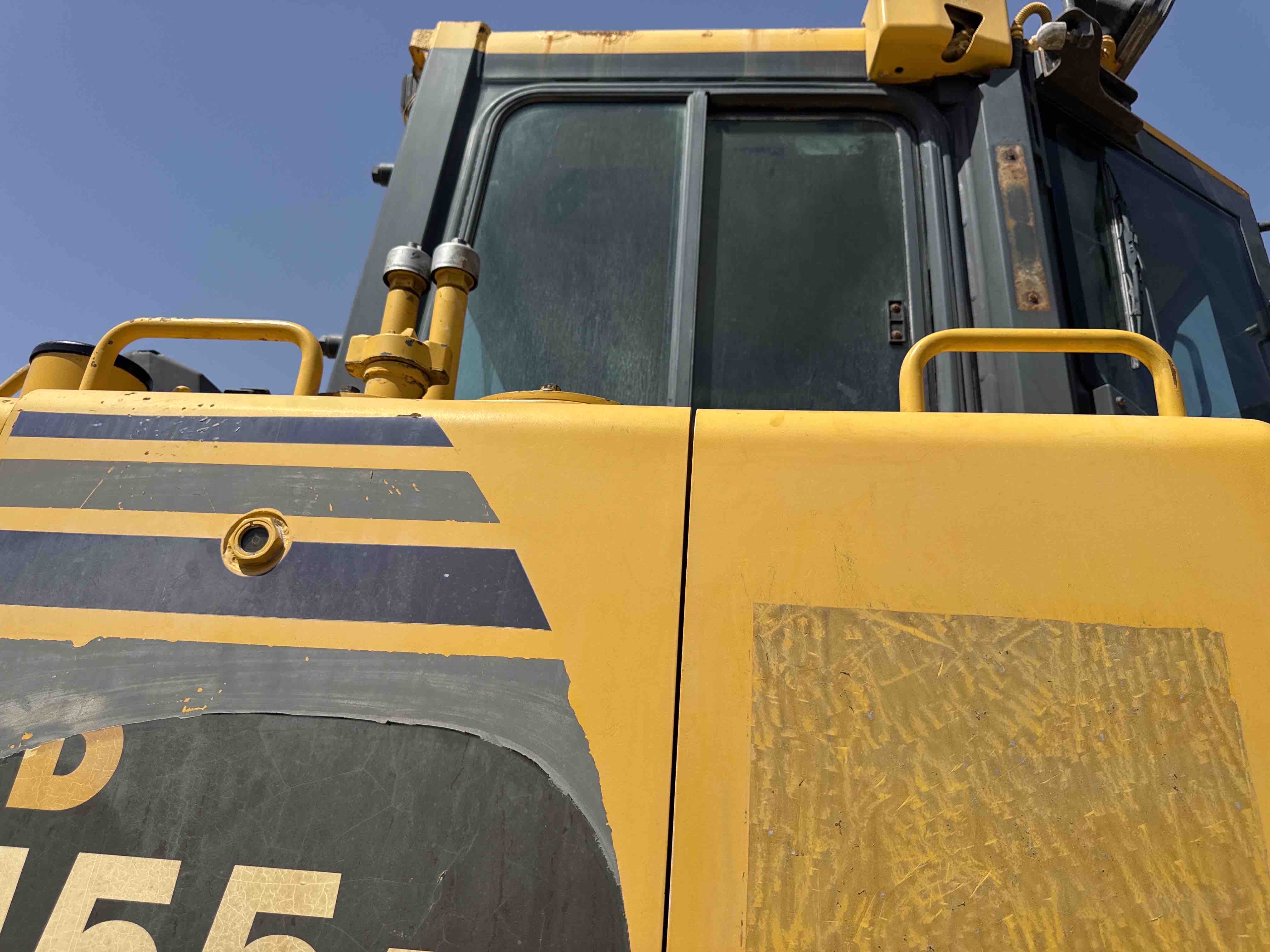 CDB-020-Komatsu-D155A-6R-Crawler-dozers-inspection-Structure-Handrails-1