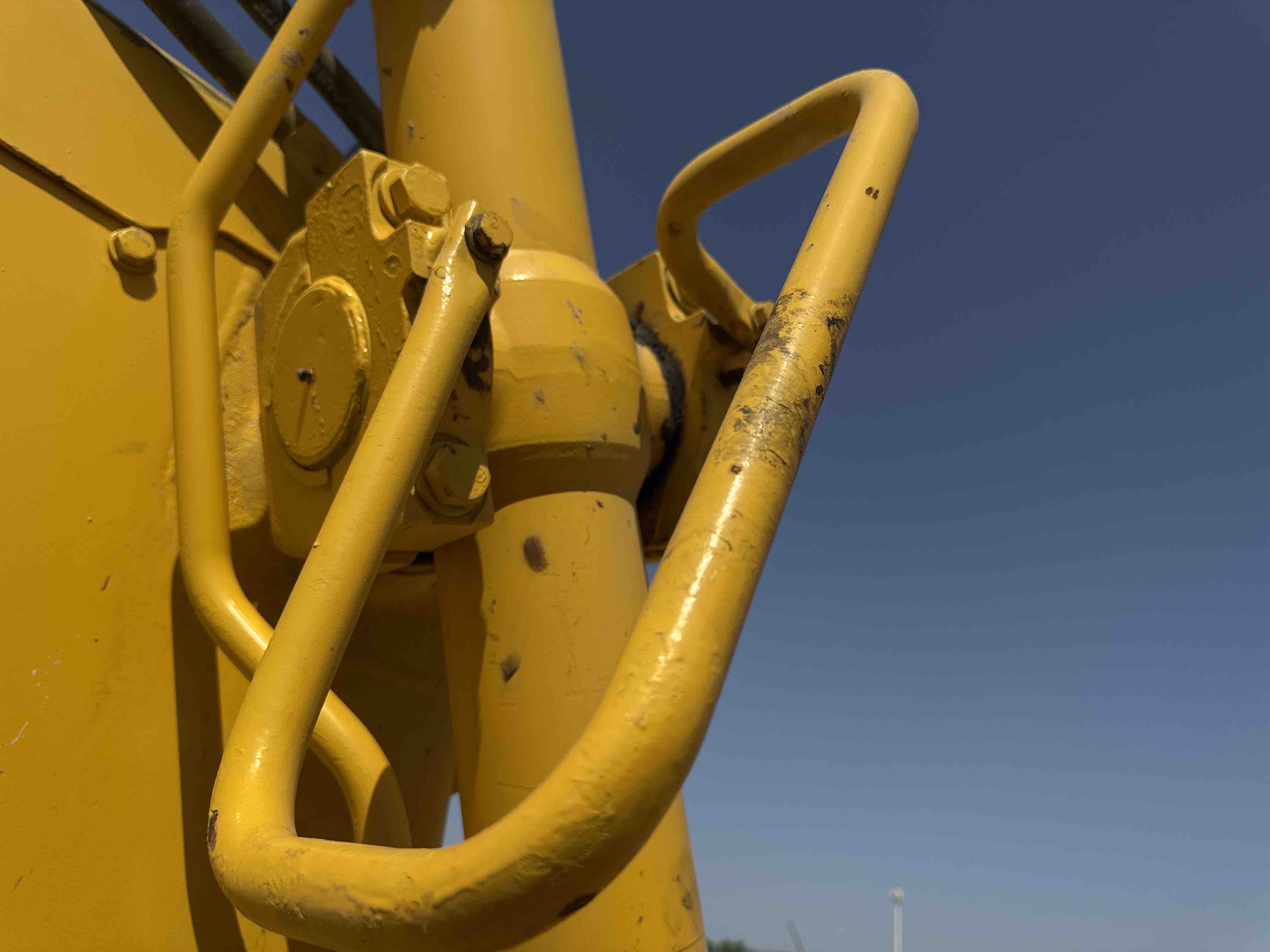 CDB-020-Komatsu-D155A-6R-Crawler-dozers-inspection-Structure-Handrails-1