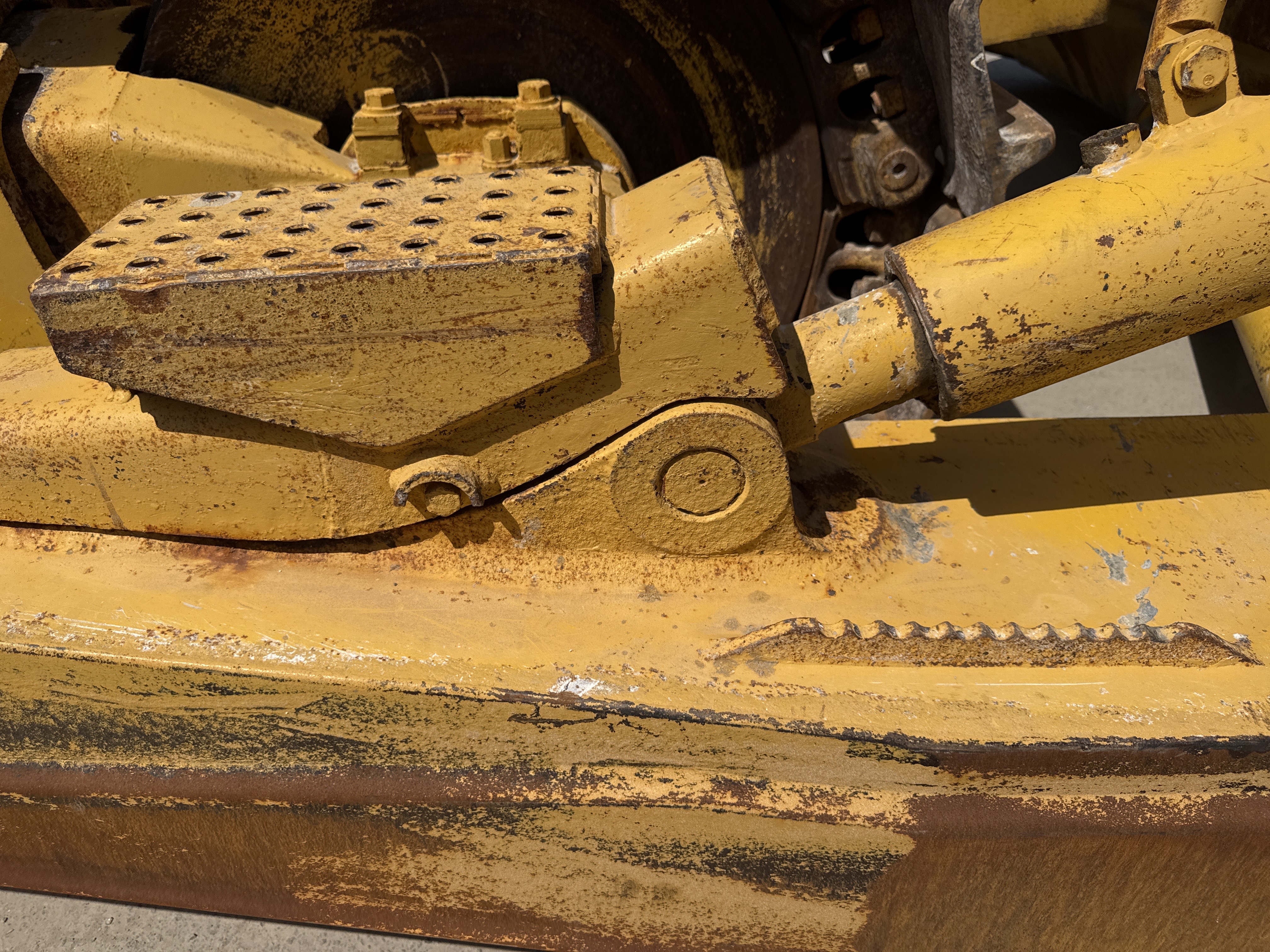 CDB-020-Komatsu-D155A-6R-Crawler-dozers-inspection-Structure-Steps/ladders-1