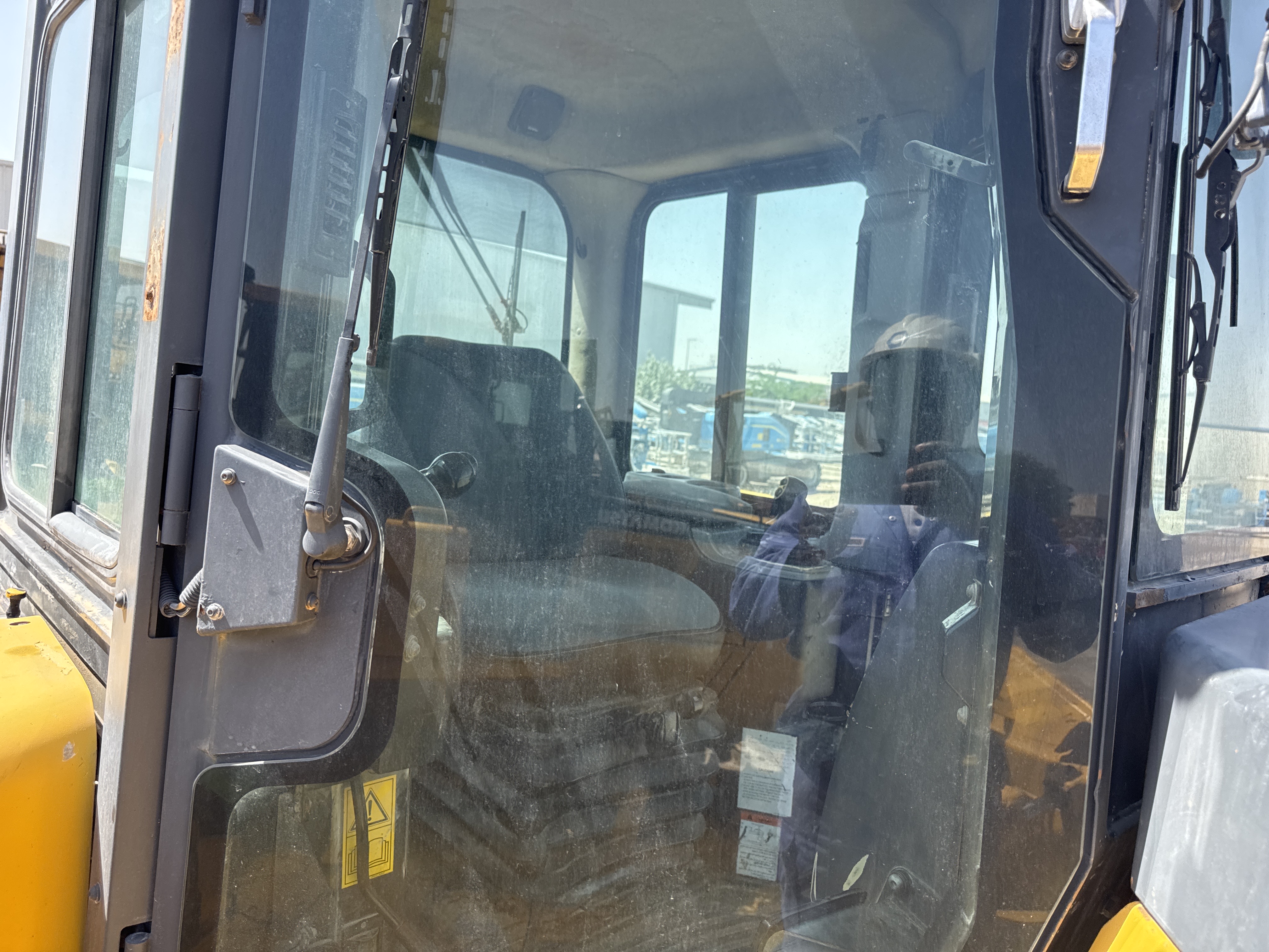CDB-020-Komatsu-D155A-6R-Crawler-dozers-inspection-Safety-Glass-1