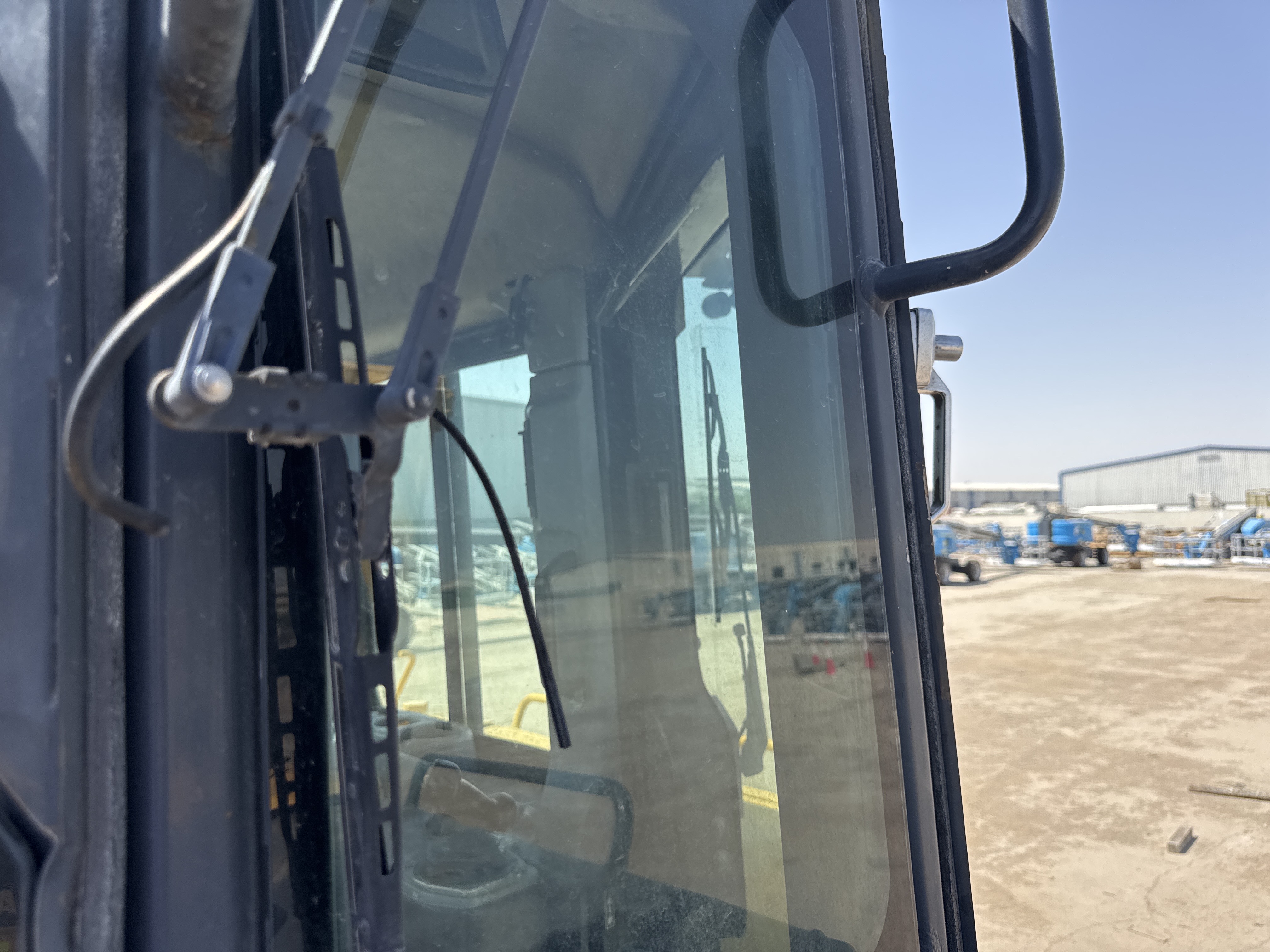 CDB-020-Komatsu-D155A-6R-Crawler-dozers-inspection-Safety-Glass-1