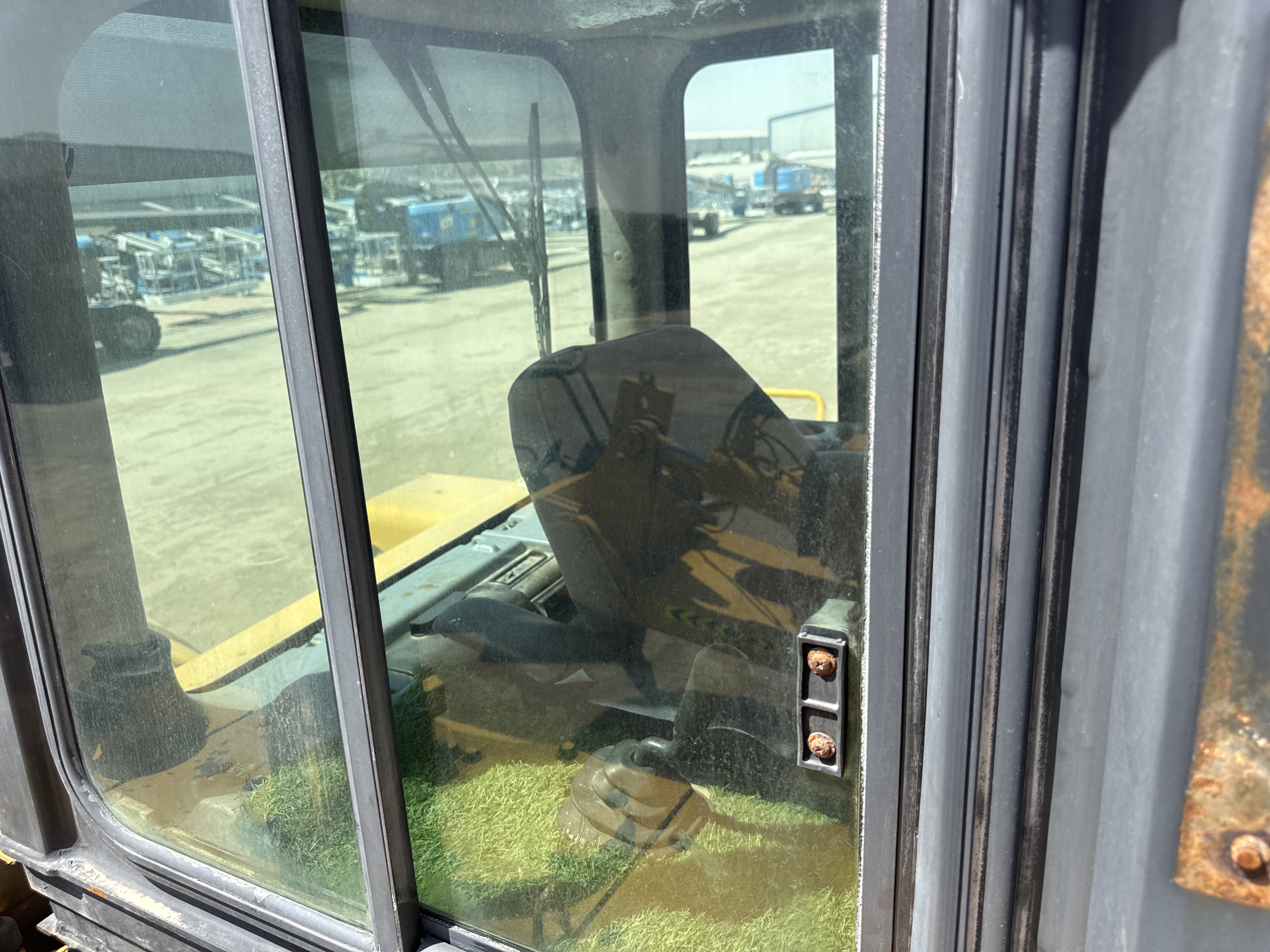 CDB-020-Komatsu-D155A-6R-Crawler-dozers-inspection-Safety-Glass-1