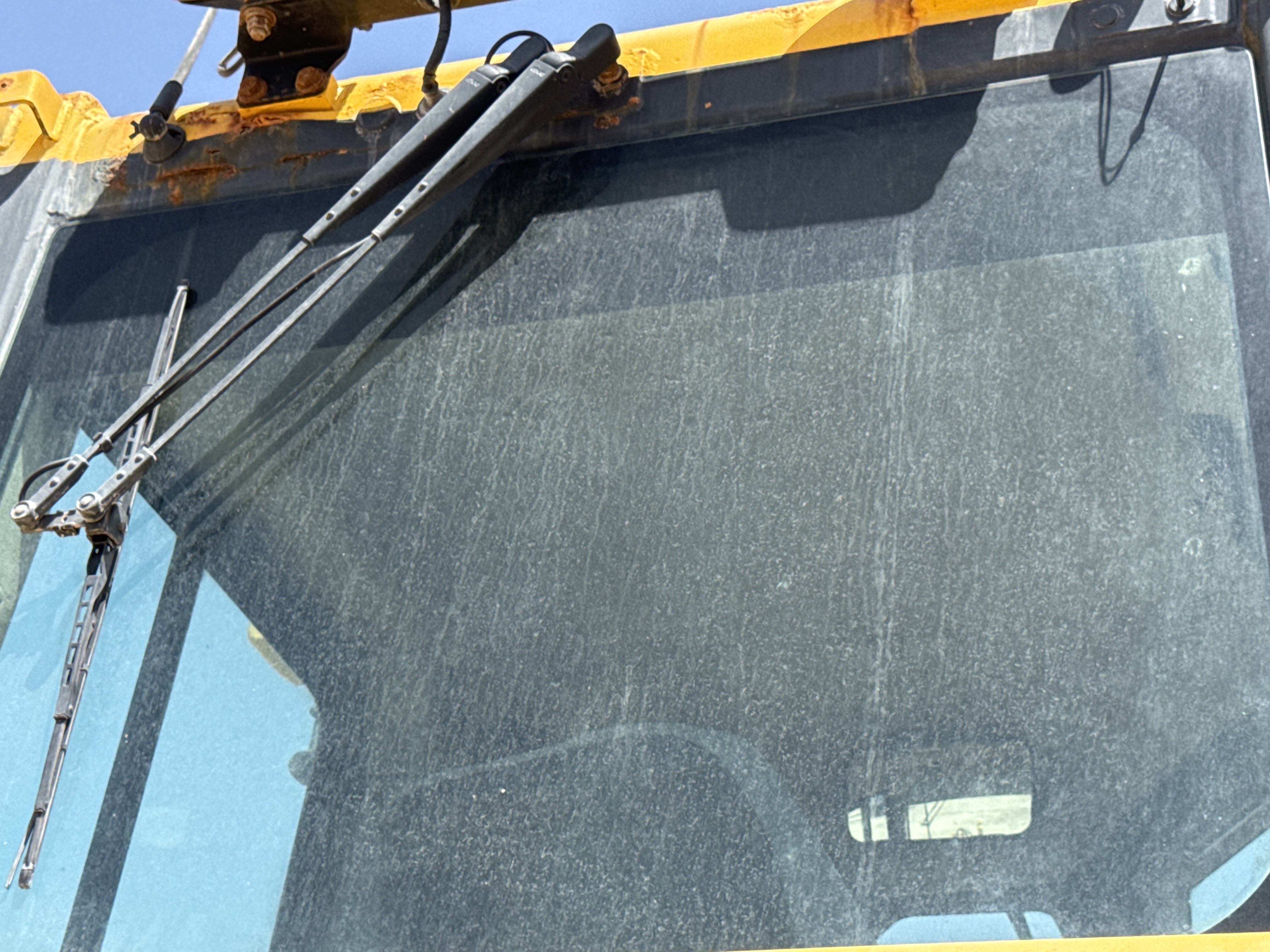 CDB-020-Komatsu-D155A-6R-Crawler-dozers-inspection-Safety-Glass-1