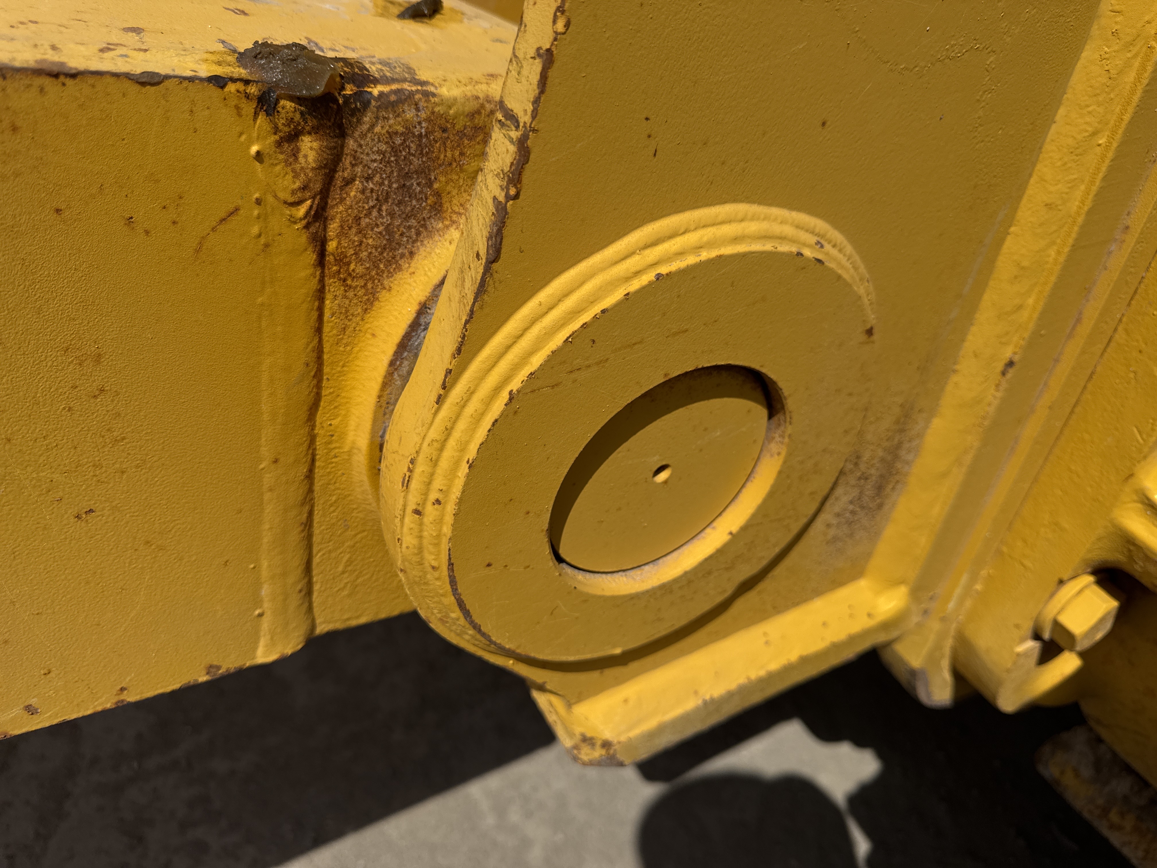 CDB-020-Komatsu-D155A-6R-Crawler-dozers-inspection-Hydraulics-Hydraulic-pins-/-locks-1