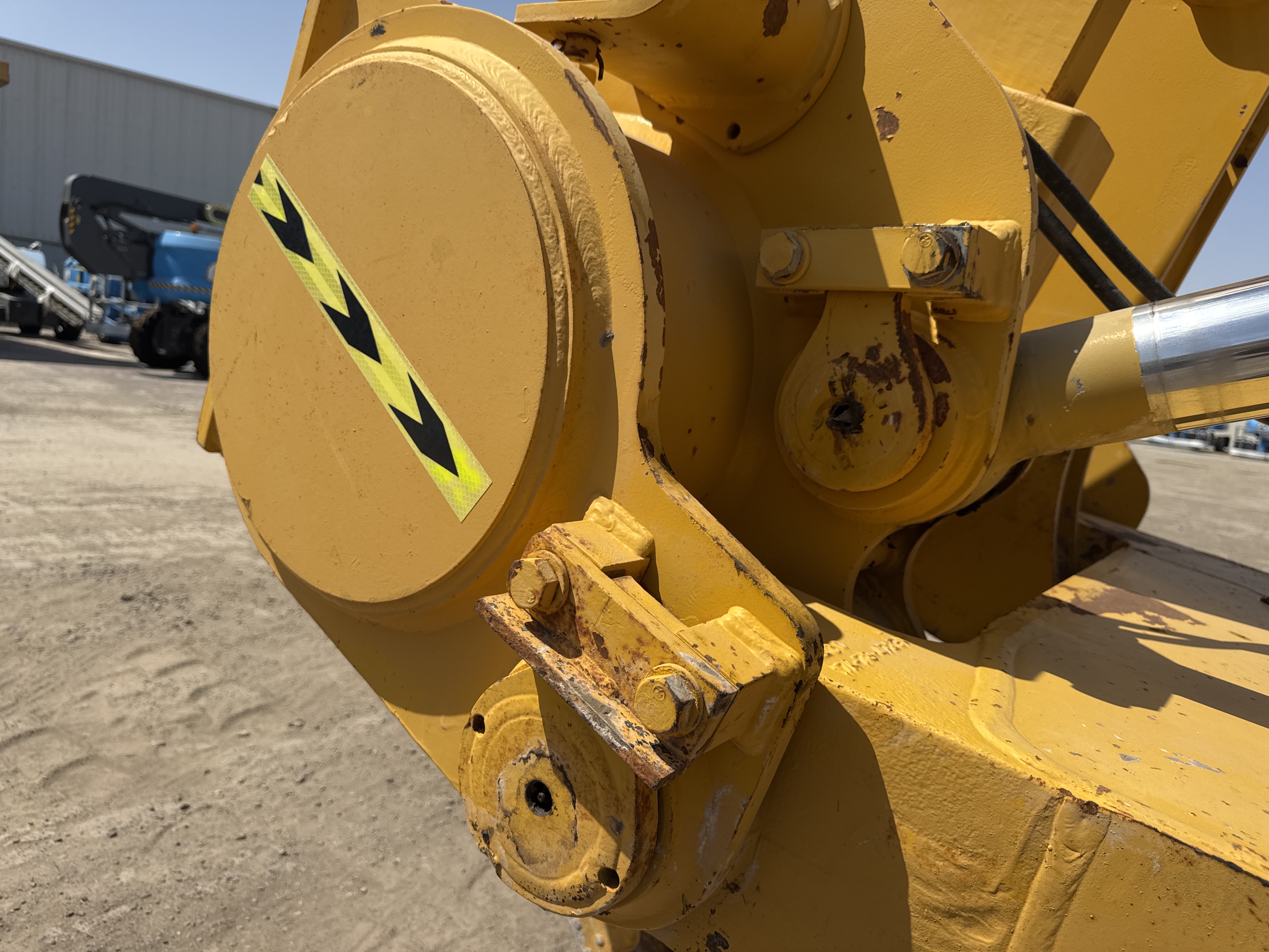 CDB-020-Komatsu-D155A-6R-Crawler-dozers-inspection-Hydraulics-Hydraulic-pins-/-locks-1