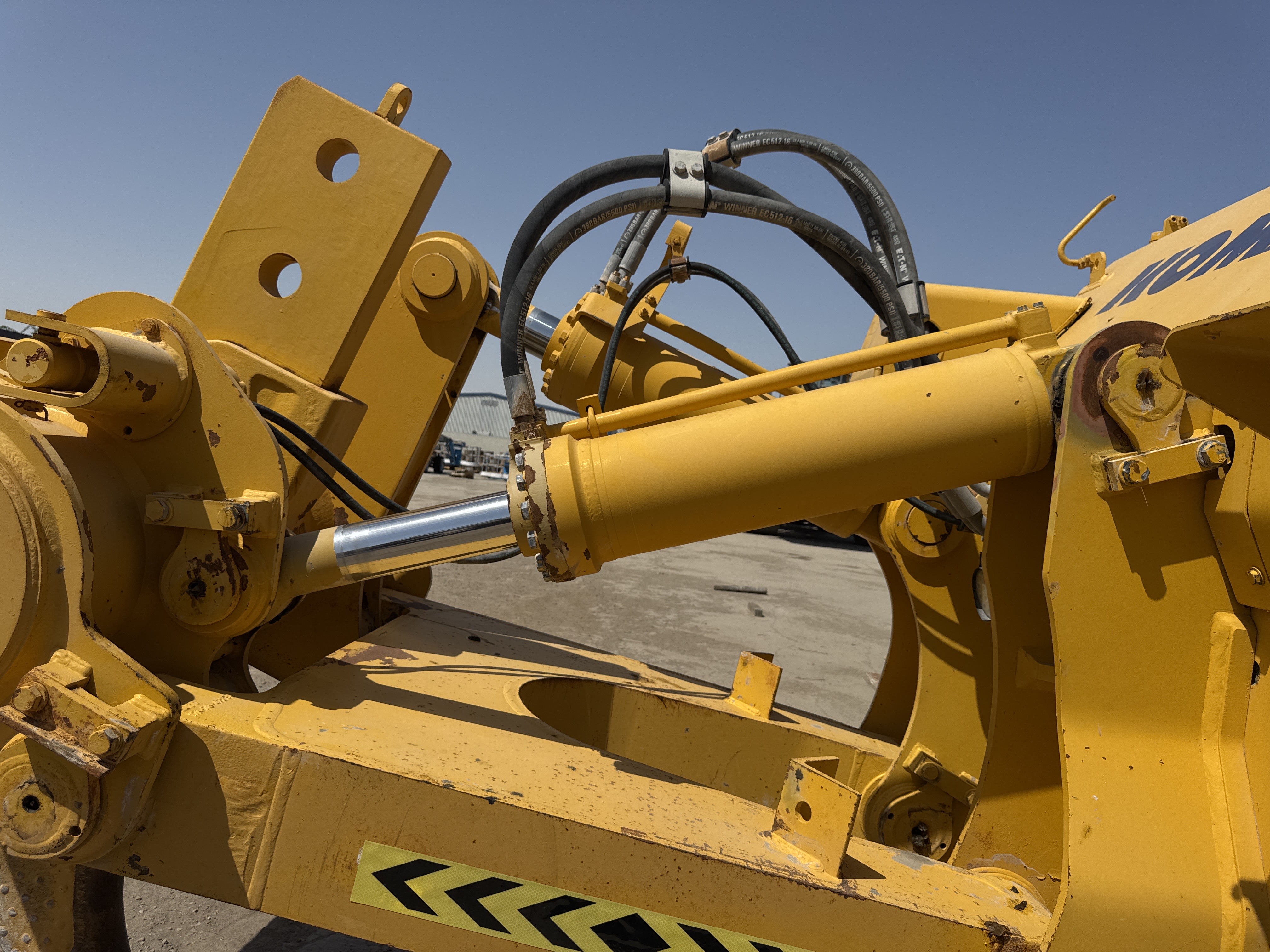 CDB-020-Komatsu-D155A-6R-Crawler-dozers-inspection-Hydraulics-Ripper-cylinders-1