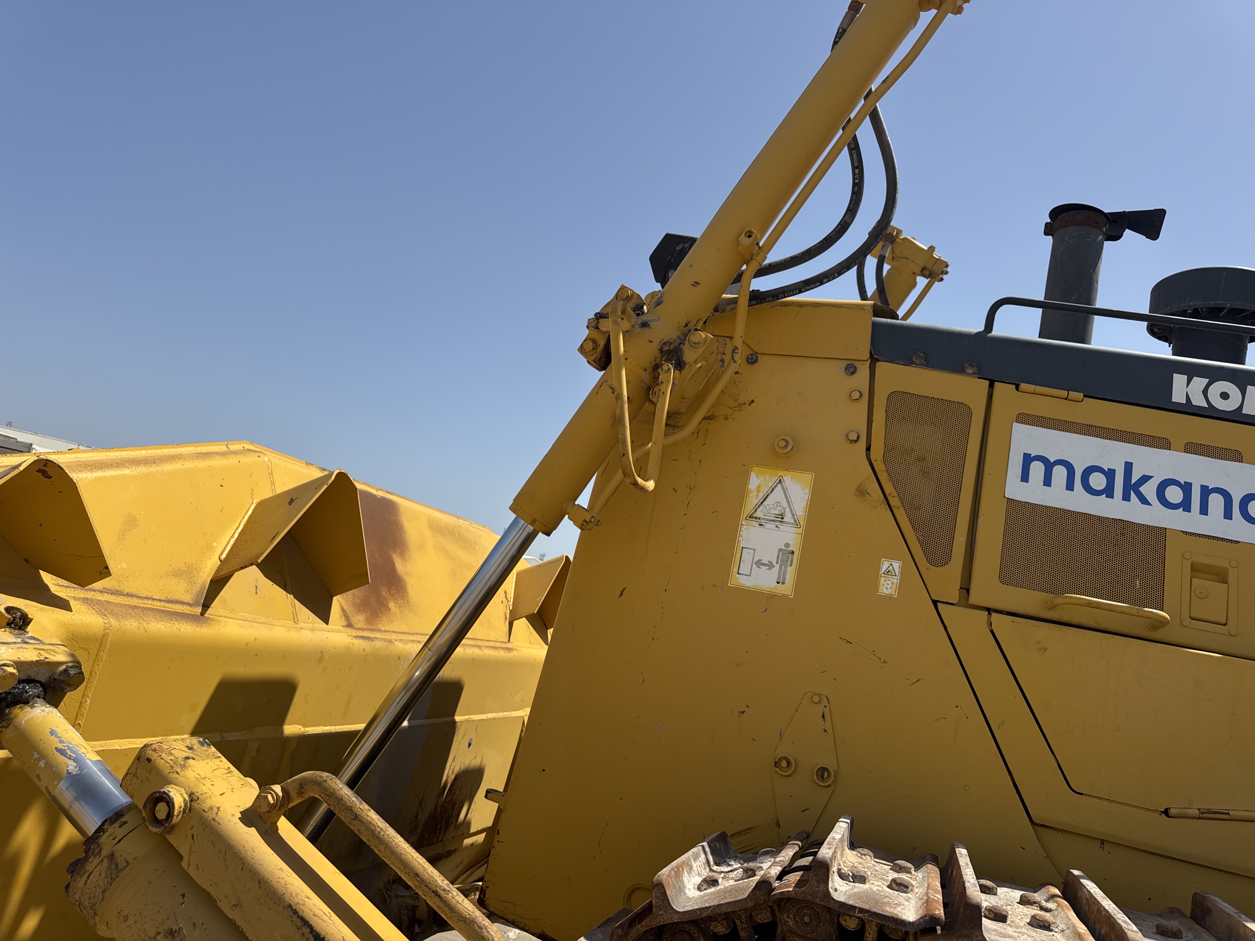 CDB-020-Komatsu-D155A-6R-Crawler-dozers-inspection-Hydraulics-Blade-lift-cylinders-1