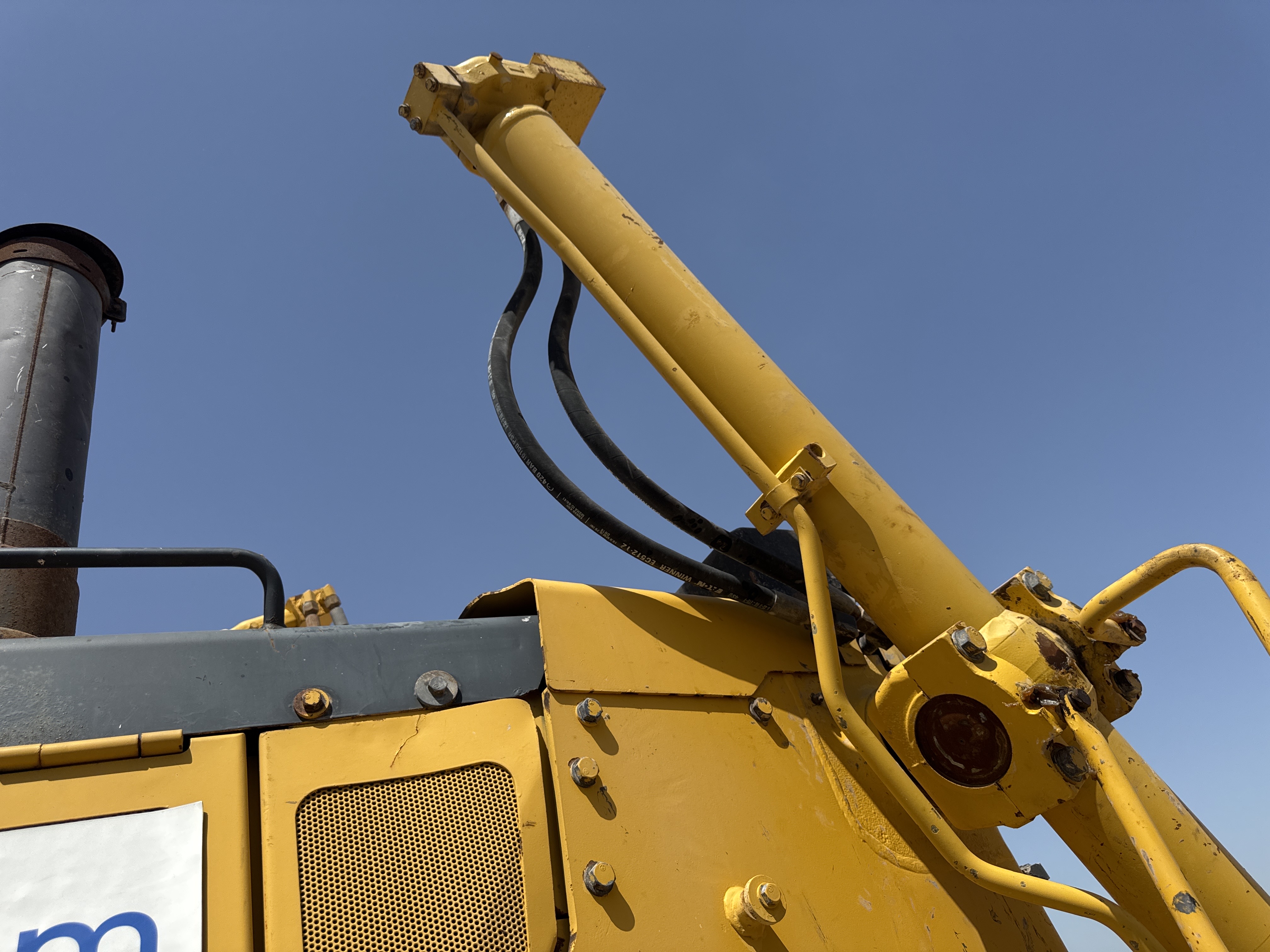 CDB-020-Komatsu-D155A-6R-Crawler-dozers-inspection-Hydraulics-Hydraulic-hoses-and-lines-1