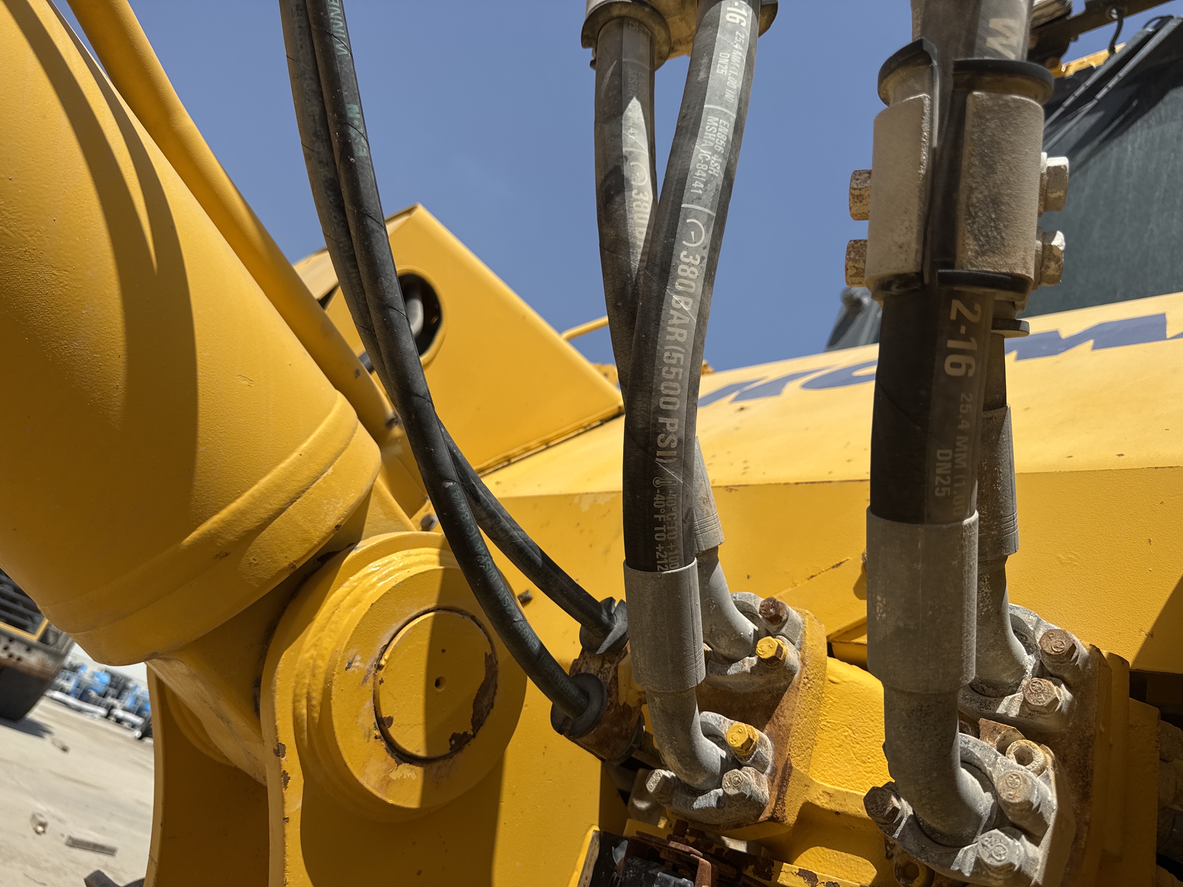 CDB-020-Komatsu-D155A-6R-Crawler-dozers-inspection-Hydraulics-Hydraulic-hoses-and-lines-1