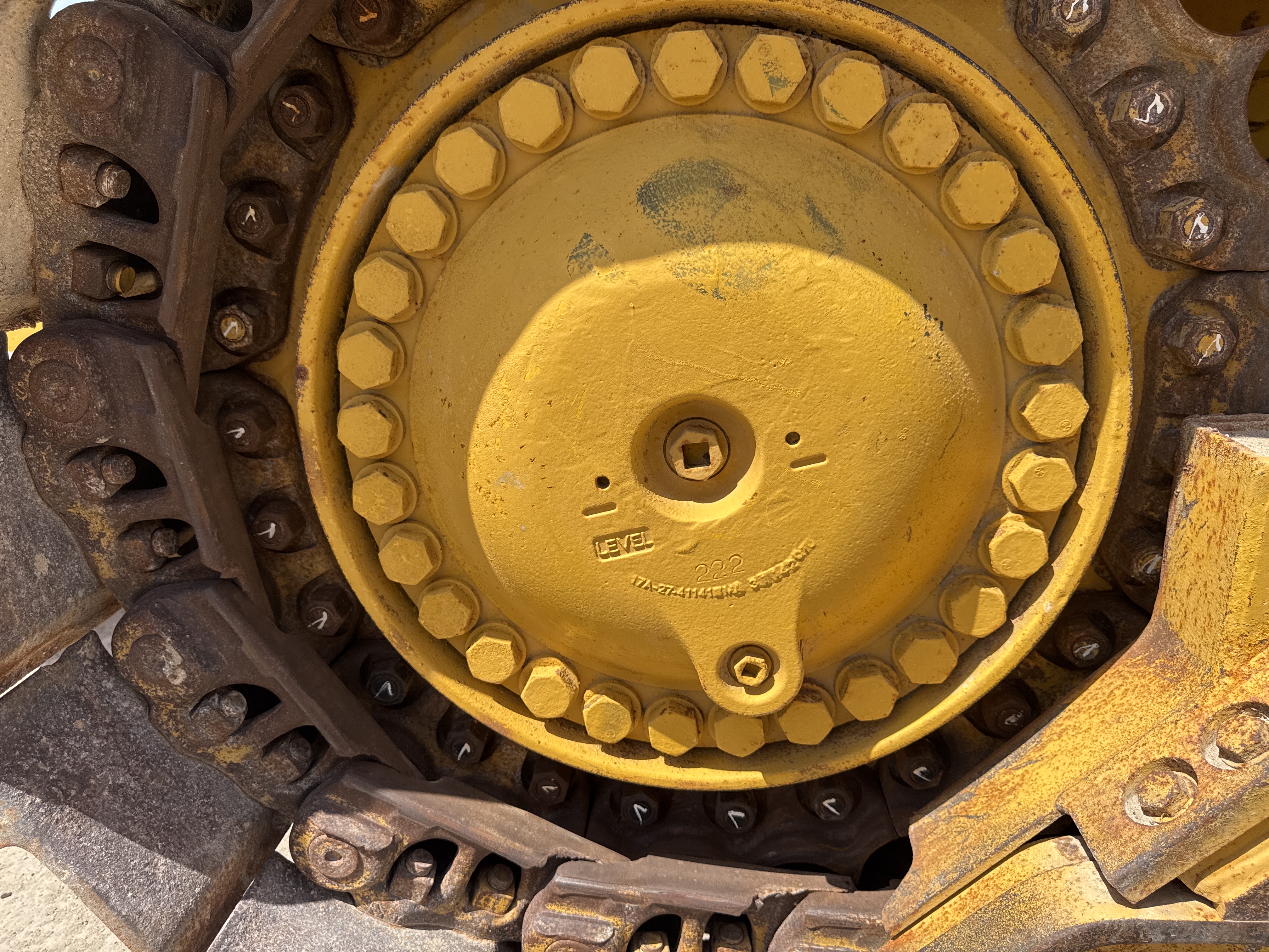 CDB-020-Komatsu-D155A-6R-Crawler-dozers-inspection-Undercarriage-Final-drive-1