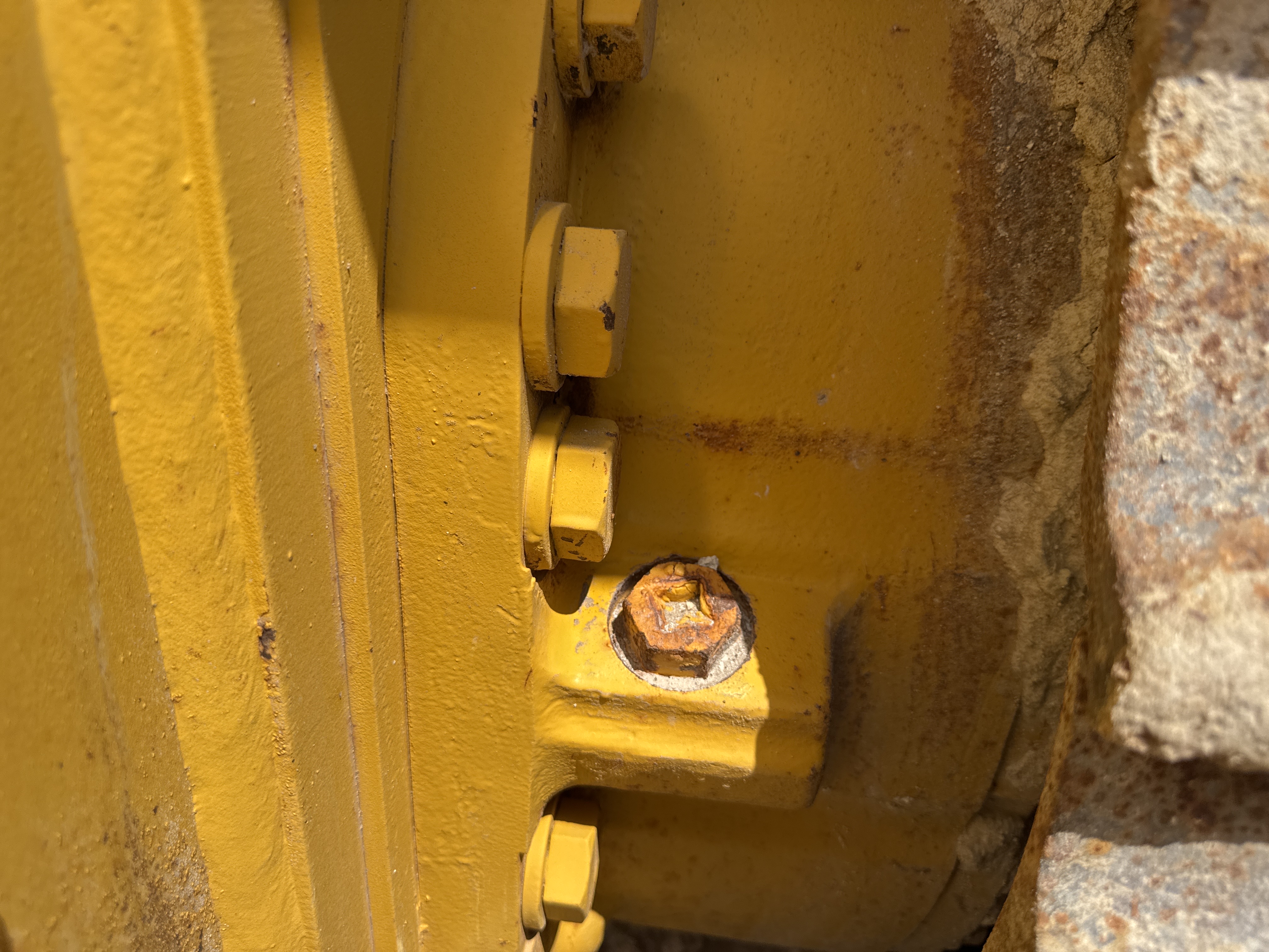 CDB-020-Komatsu-D155A-6R-Crawler-dozers-inspection-Undercarriage-Final-drive-1