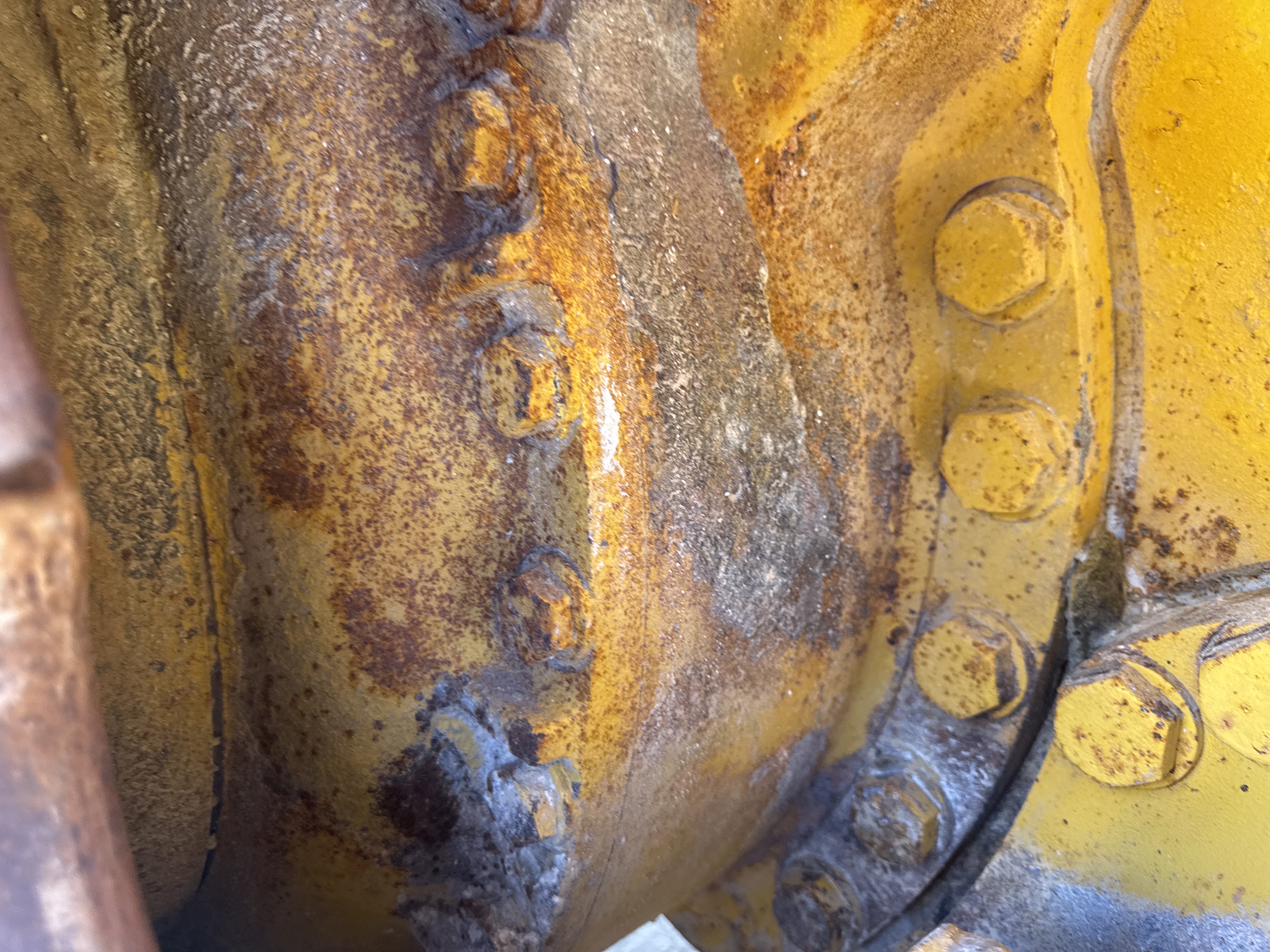 CDB-020-Komatsu-D155A-6R-Crawler-dozers-inspection-Undercarriage-Final-drive-1