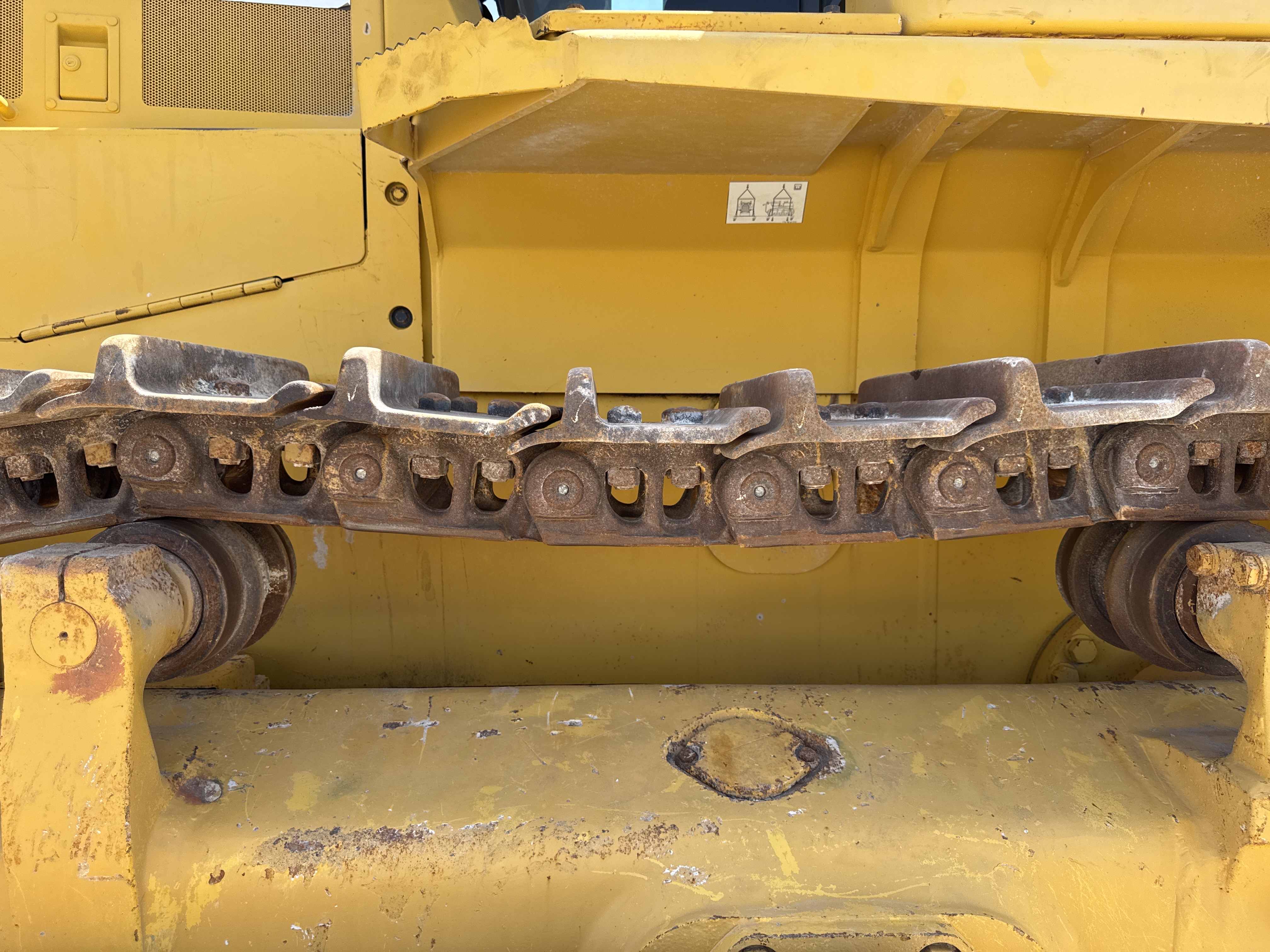 CDB-020-Komatsu-D155A-6R-Crawler-dozers-inspection-Undercarriage-Left-track-tensioner-1