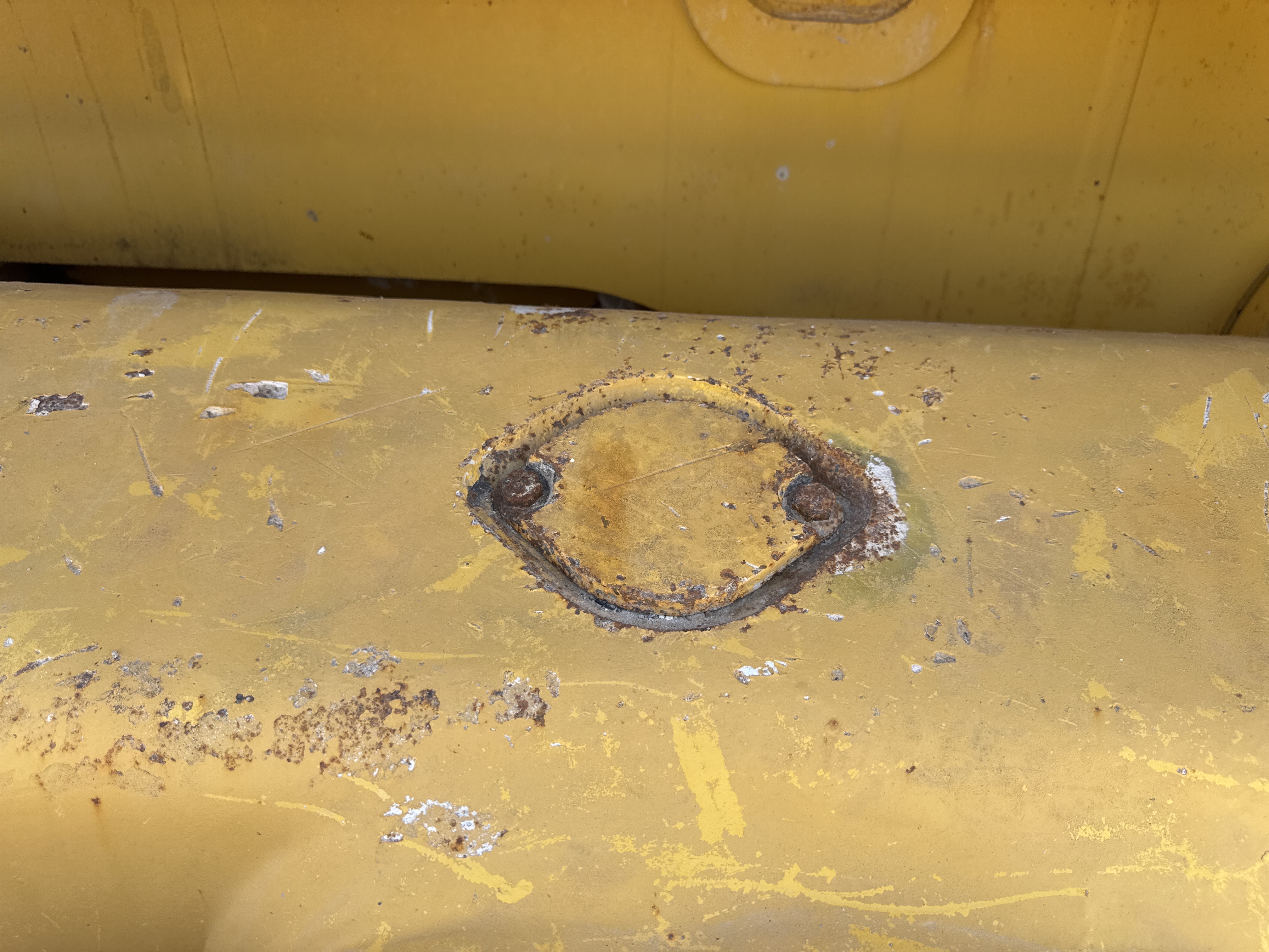CDB-020-Komatsu-D155A-6R-Crawler-dozers-inspection-Undercarriage-Left-track-tensioner-1