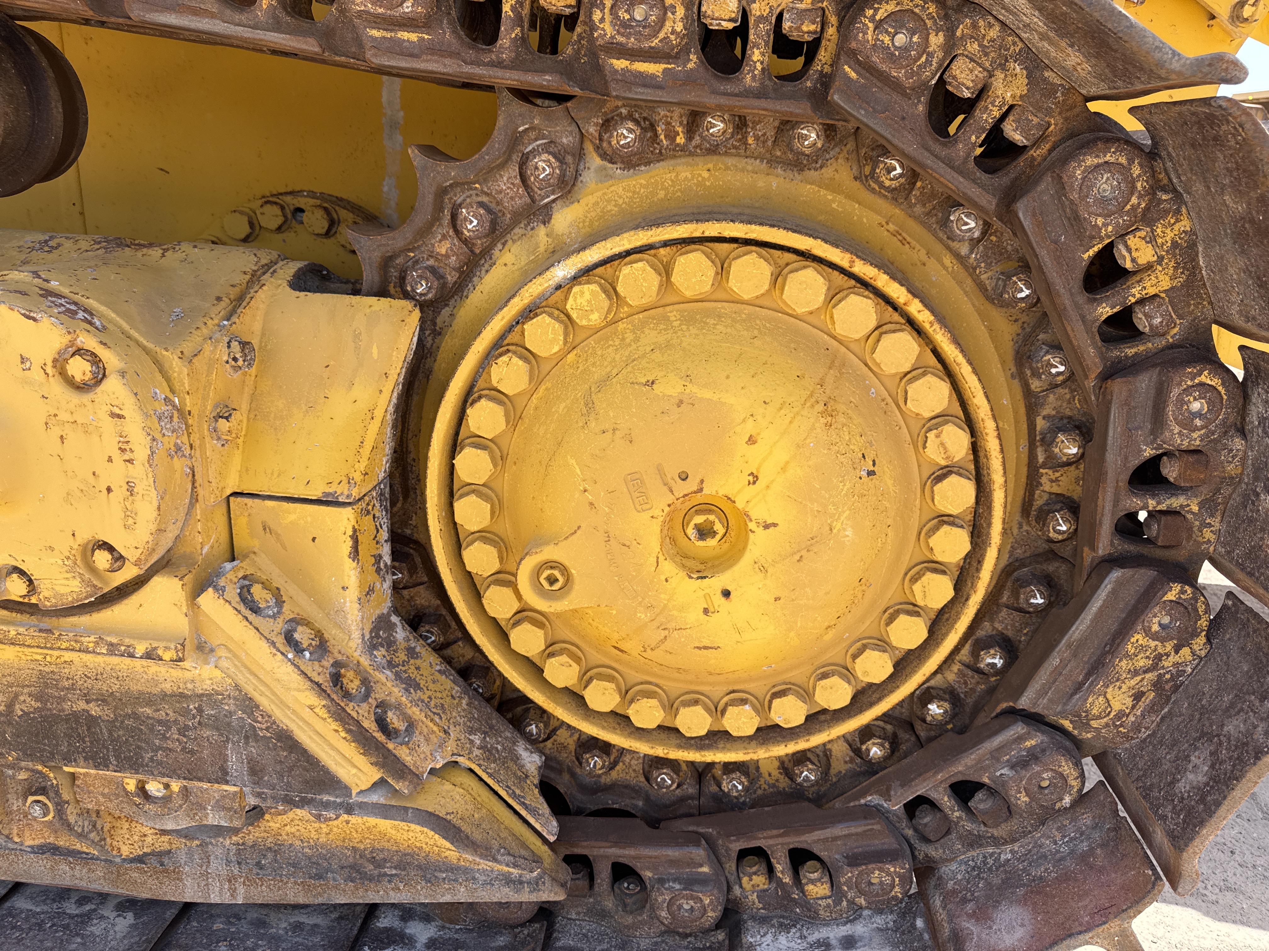 CDB-020-Komatsu-D155A-6R-Crawler-dozers-inspection-Undercarriage-Left-sprocket-1