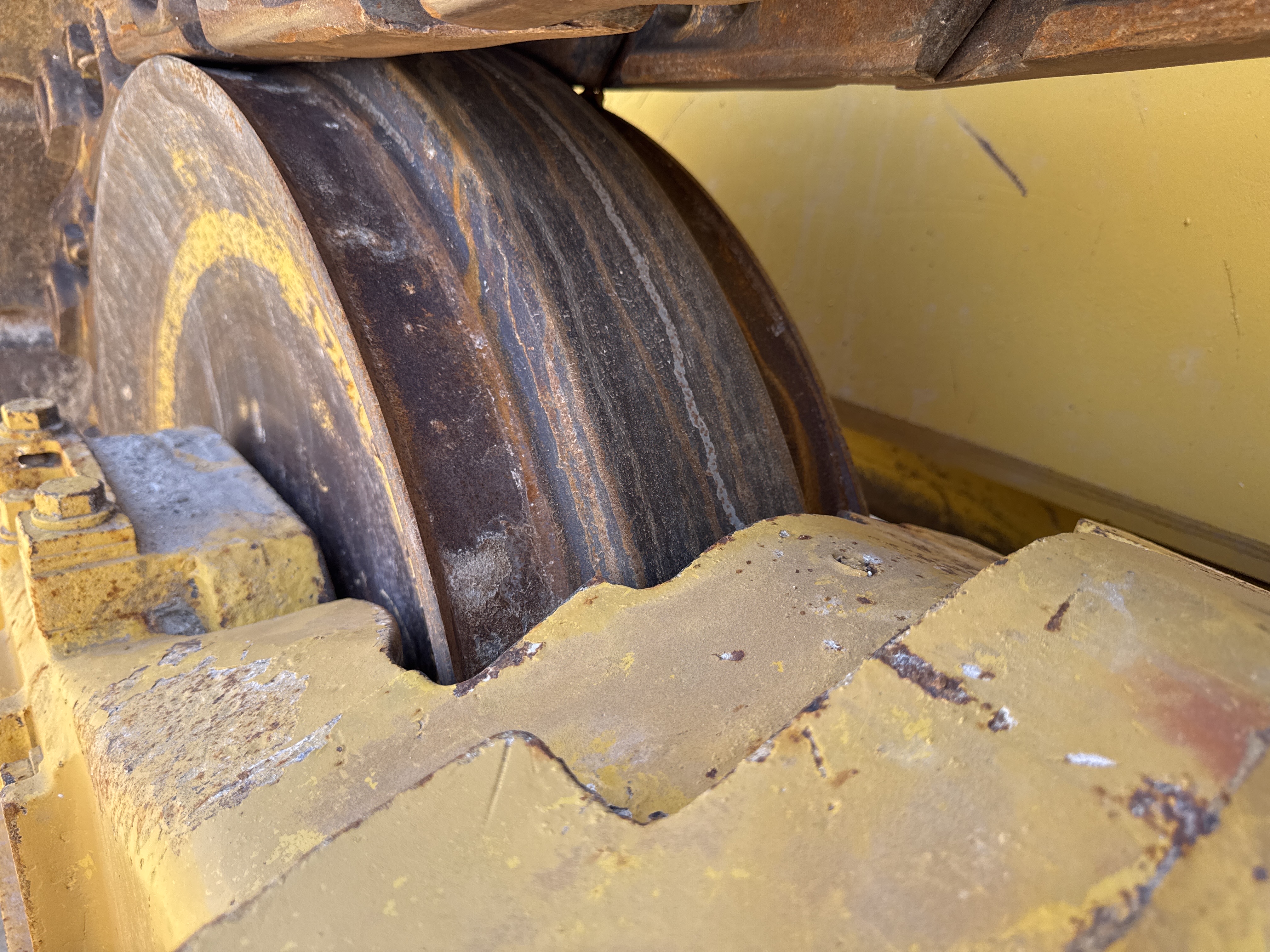 CDB-020-Komatsu-D155A-6R-Crawler-dozers-inspection-Undercarriage-Left-front-idler-1