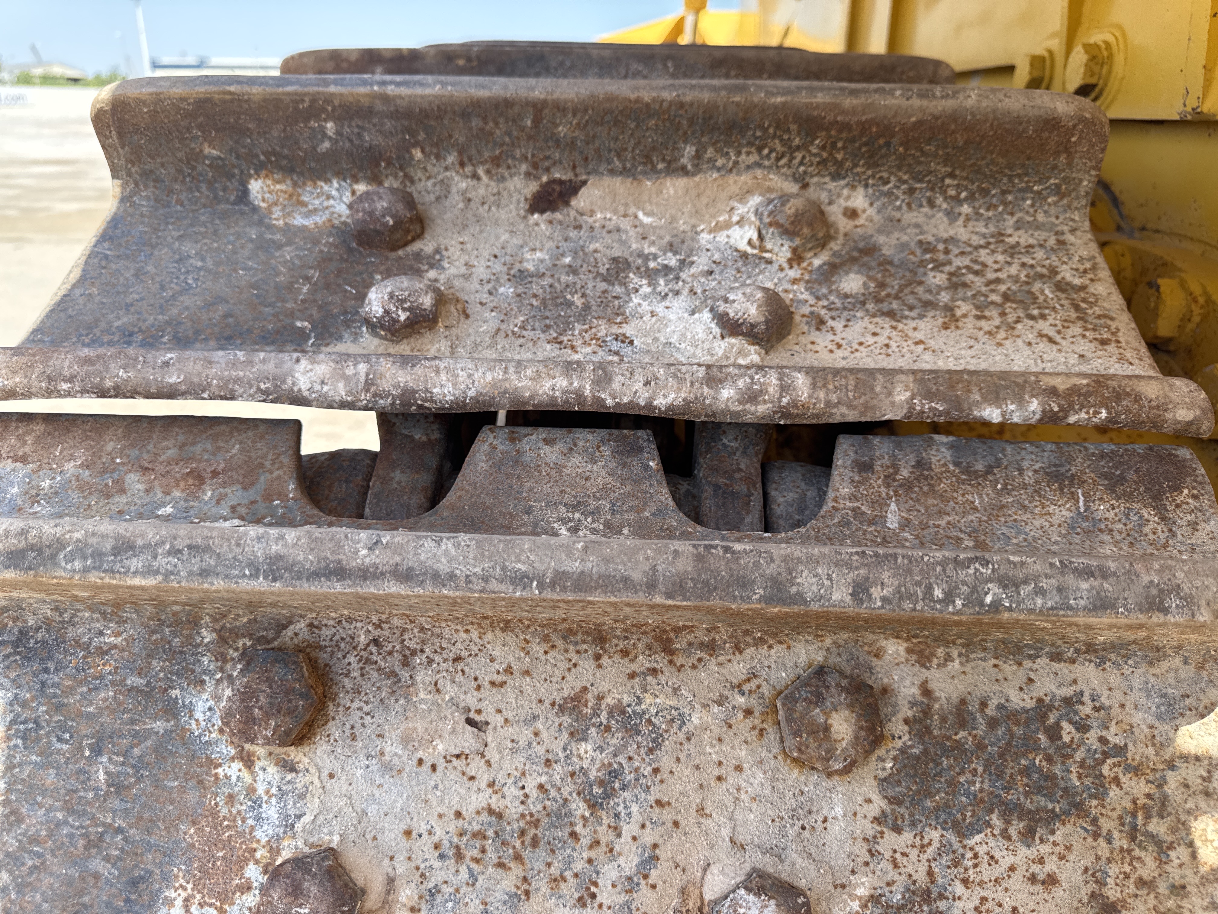 CDB-020-Komatsu-D155A-6R-Crawler-dozers-inspection-Undercarriage-Left-track-shoes-1