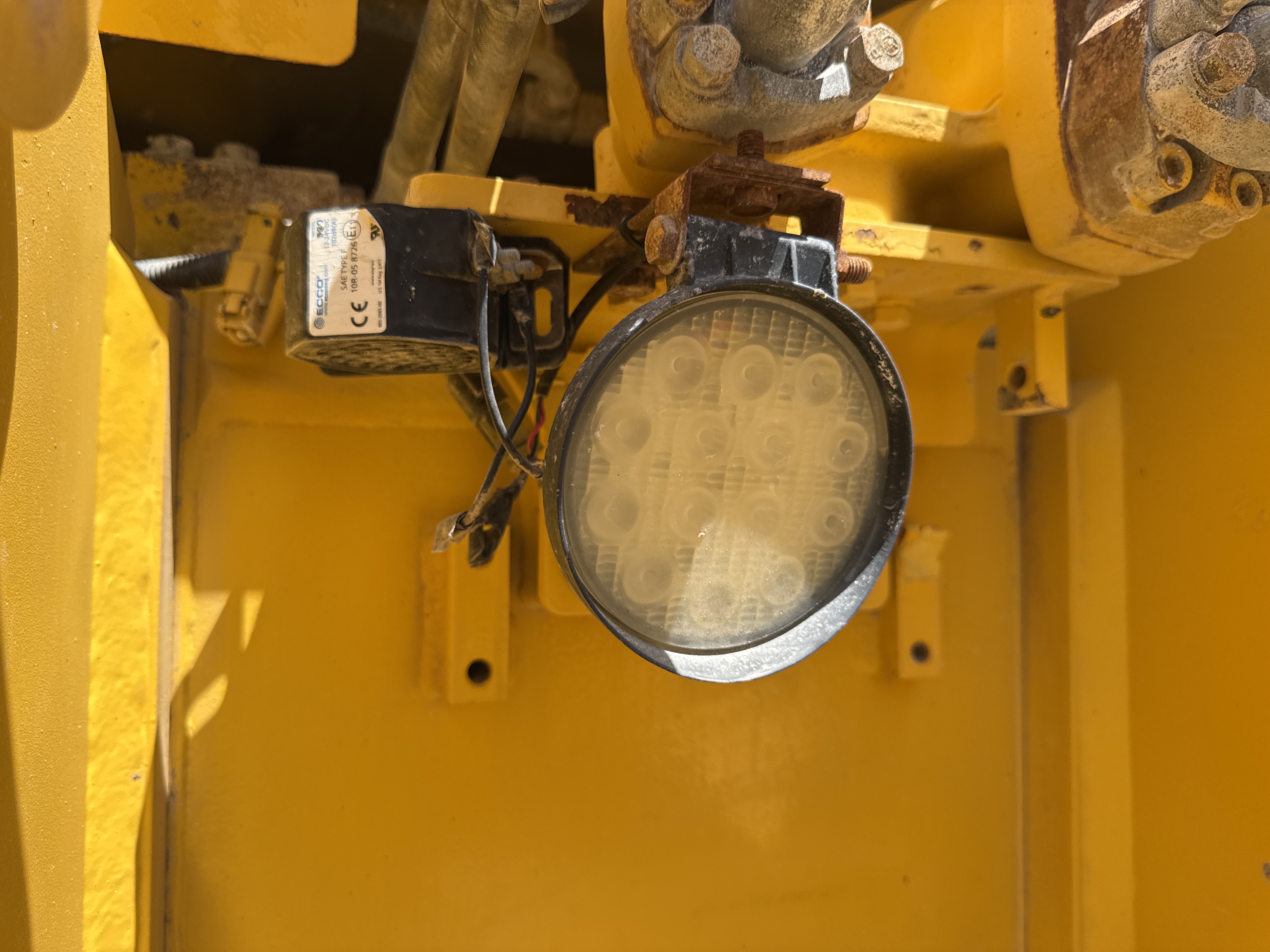 CDB-020-Komatsu-D155A-6R-Crawler-dozers-inspection-Electronics-Lights-and-signals-1