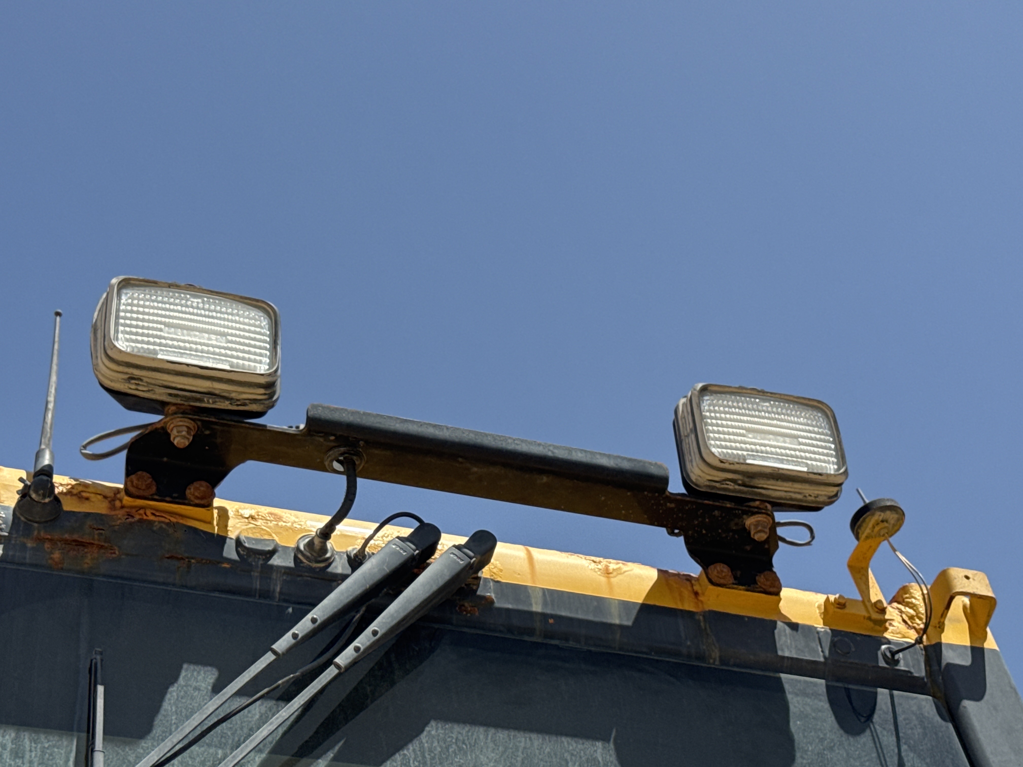 CDB-020-Komatsu-D155A-6R-Crawler-dozers-inspection-Electronics-Lights-and-signals-1