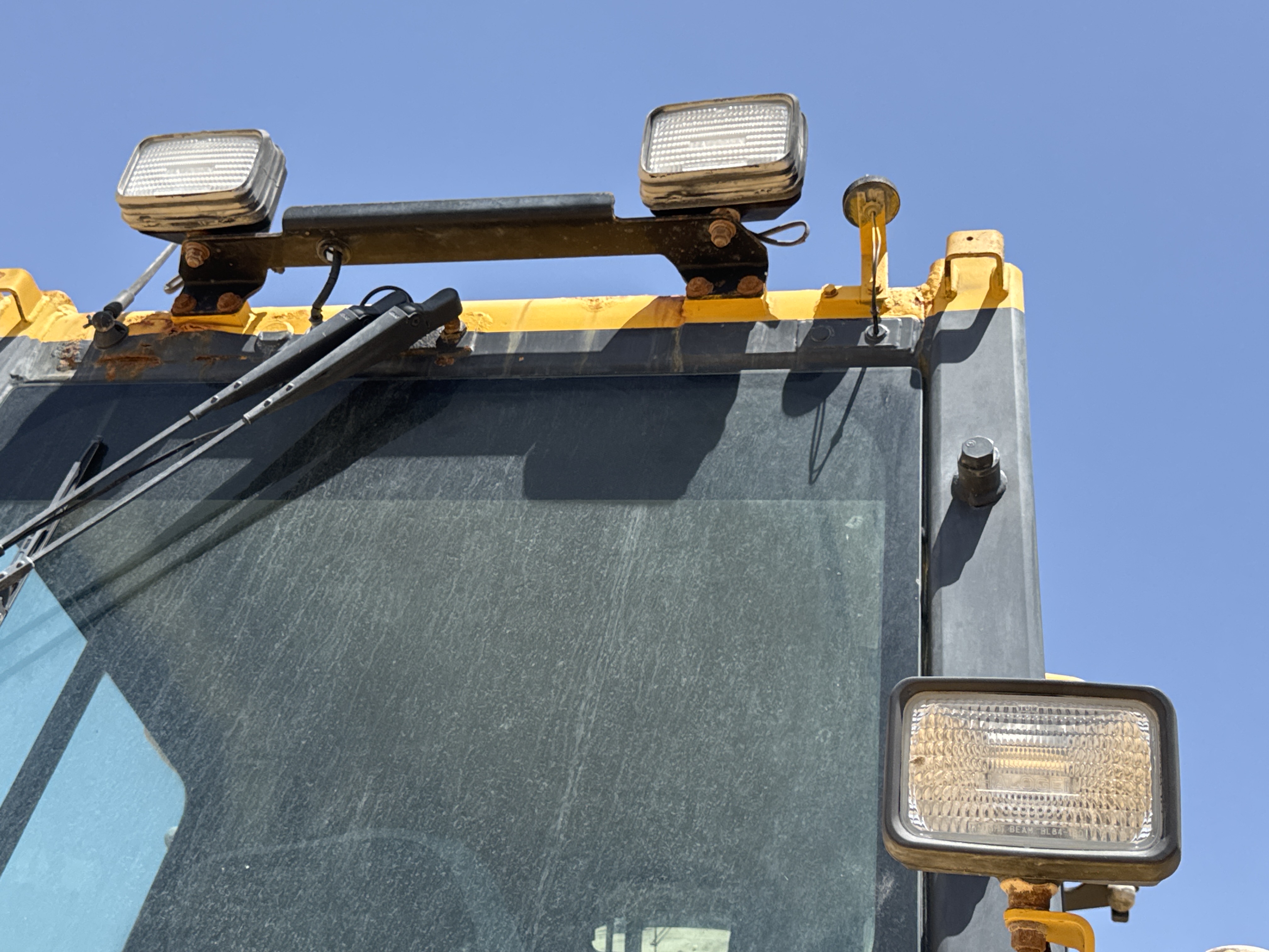 CDB-020-Komatsu-D155A-6R-Crawler-dozers-inspection-Electronics-Lights-and-signals-1
