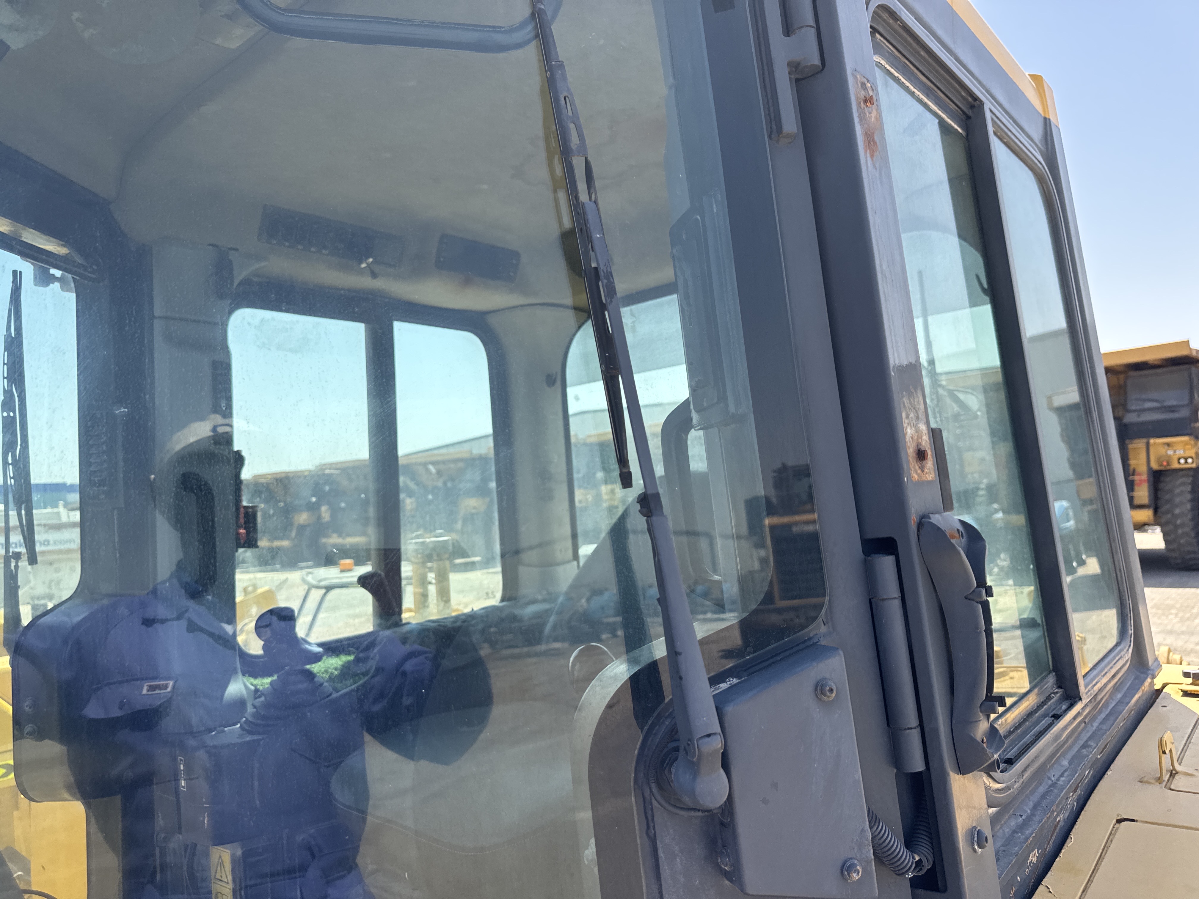 CDB-020-Komatsu-D155A-6R-Crawler-dozers-inspection-Electronics-Wipers-1