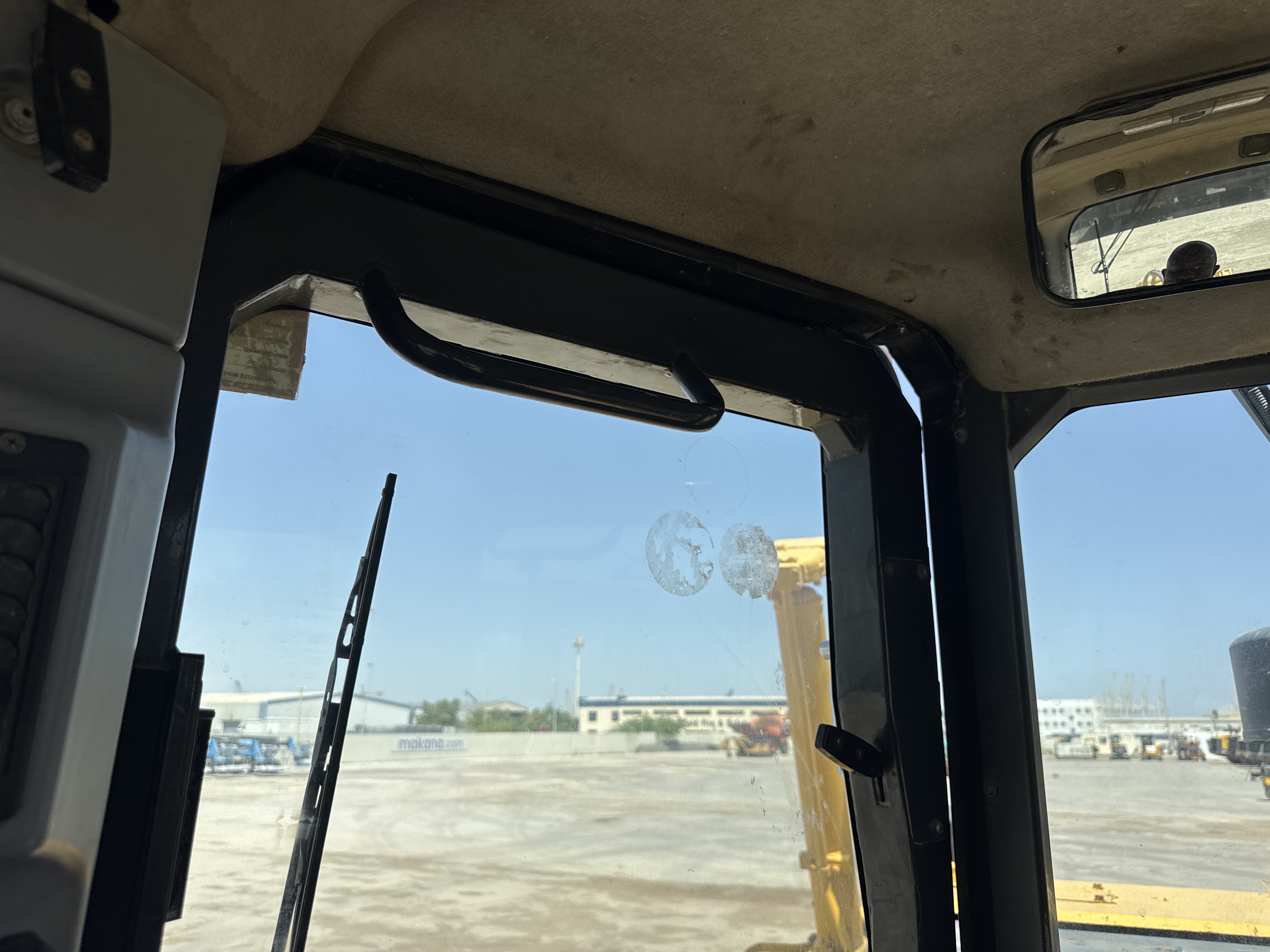 CDB-020-Komatsu-D155A-6R-Crawler-dozers-inspection-Cabin-Door-handles-1