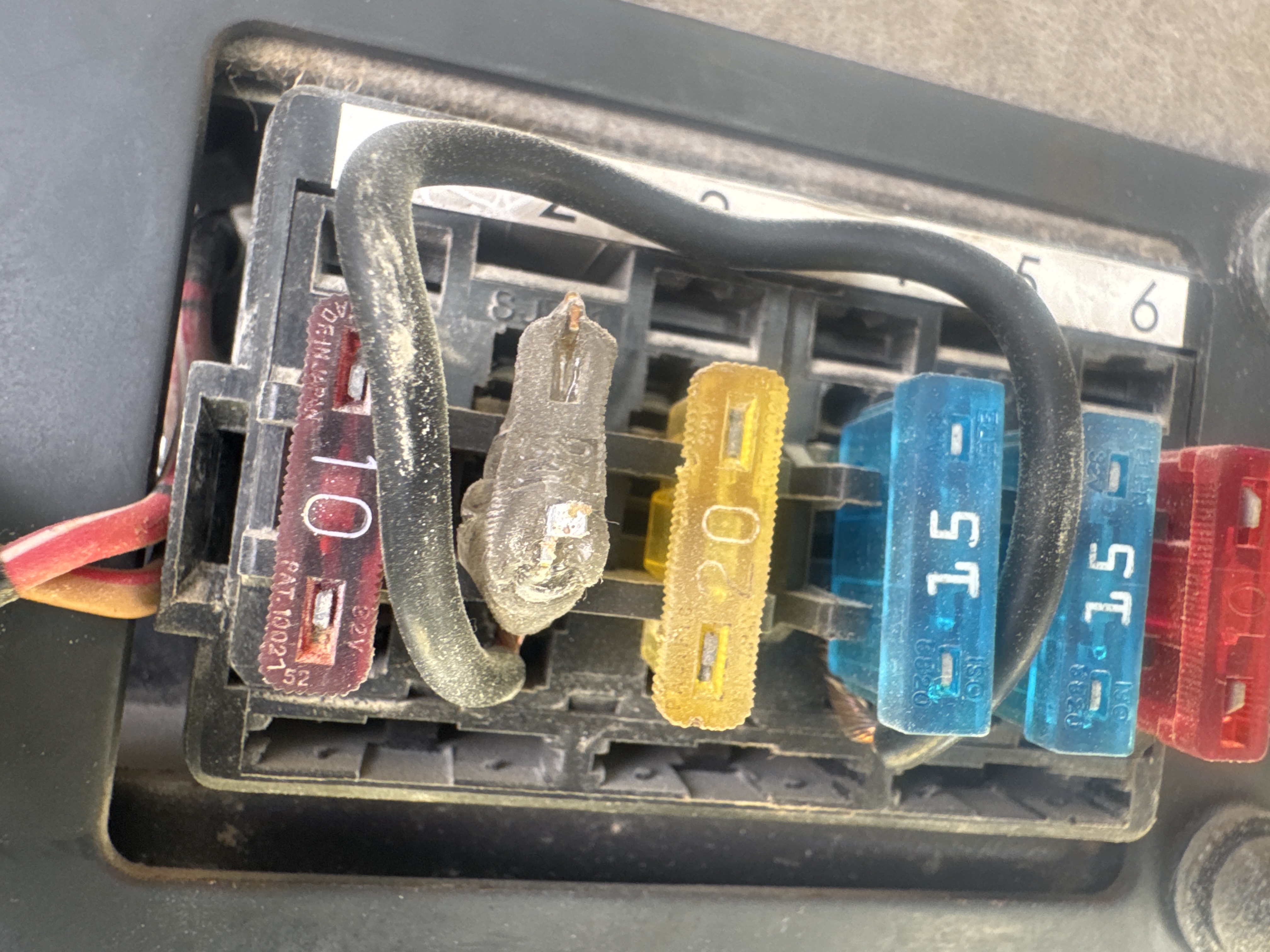 CDB-020-Komatsu-D155A-6R-Crawler-dozers-inspection-Electronics-Fuse-box-1