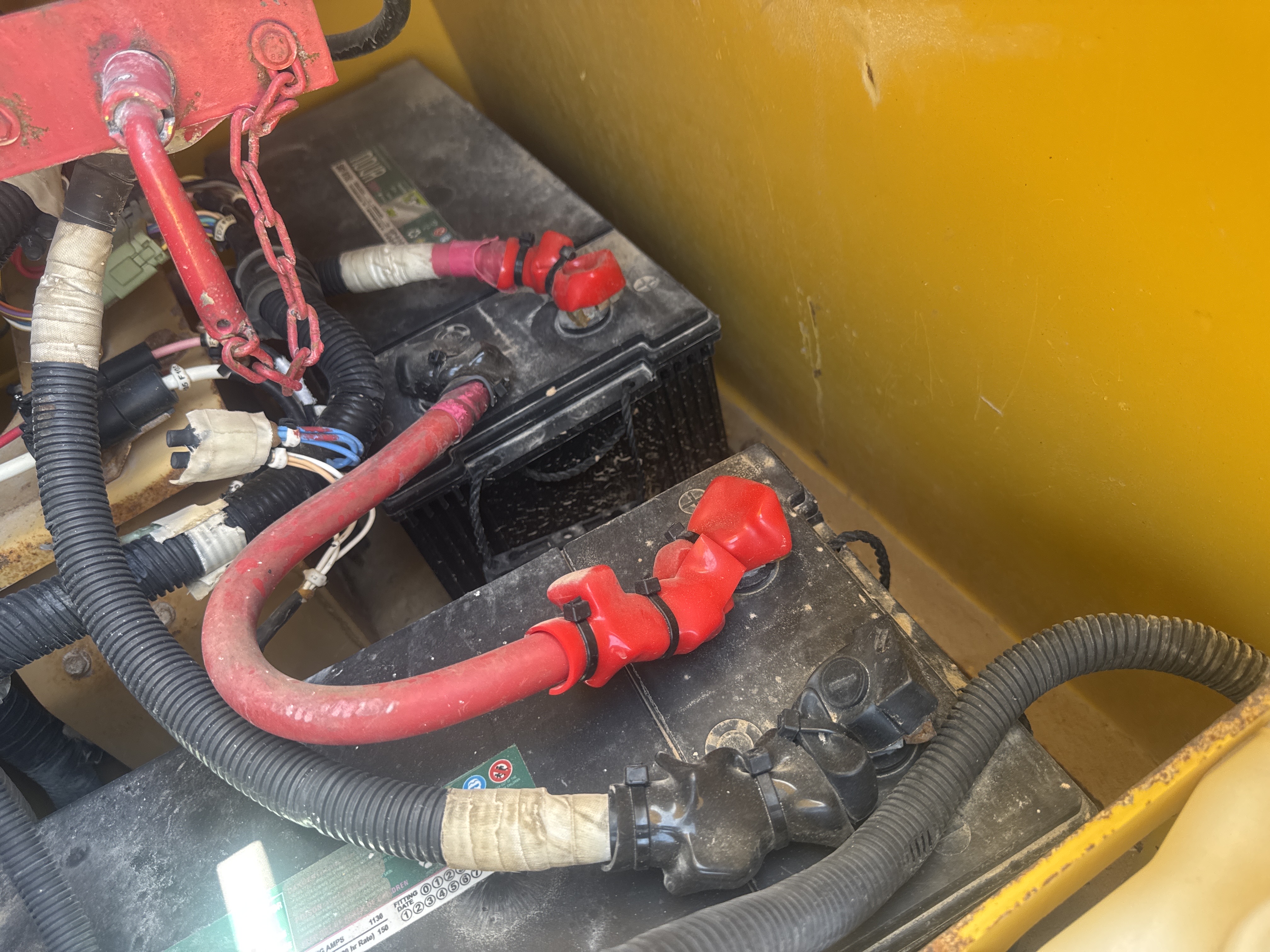 CDB-020-Komatsu-D155A-6R-Crawler-dozers-inspection-Electronics-Battery-1