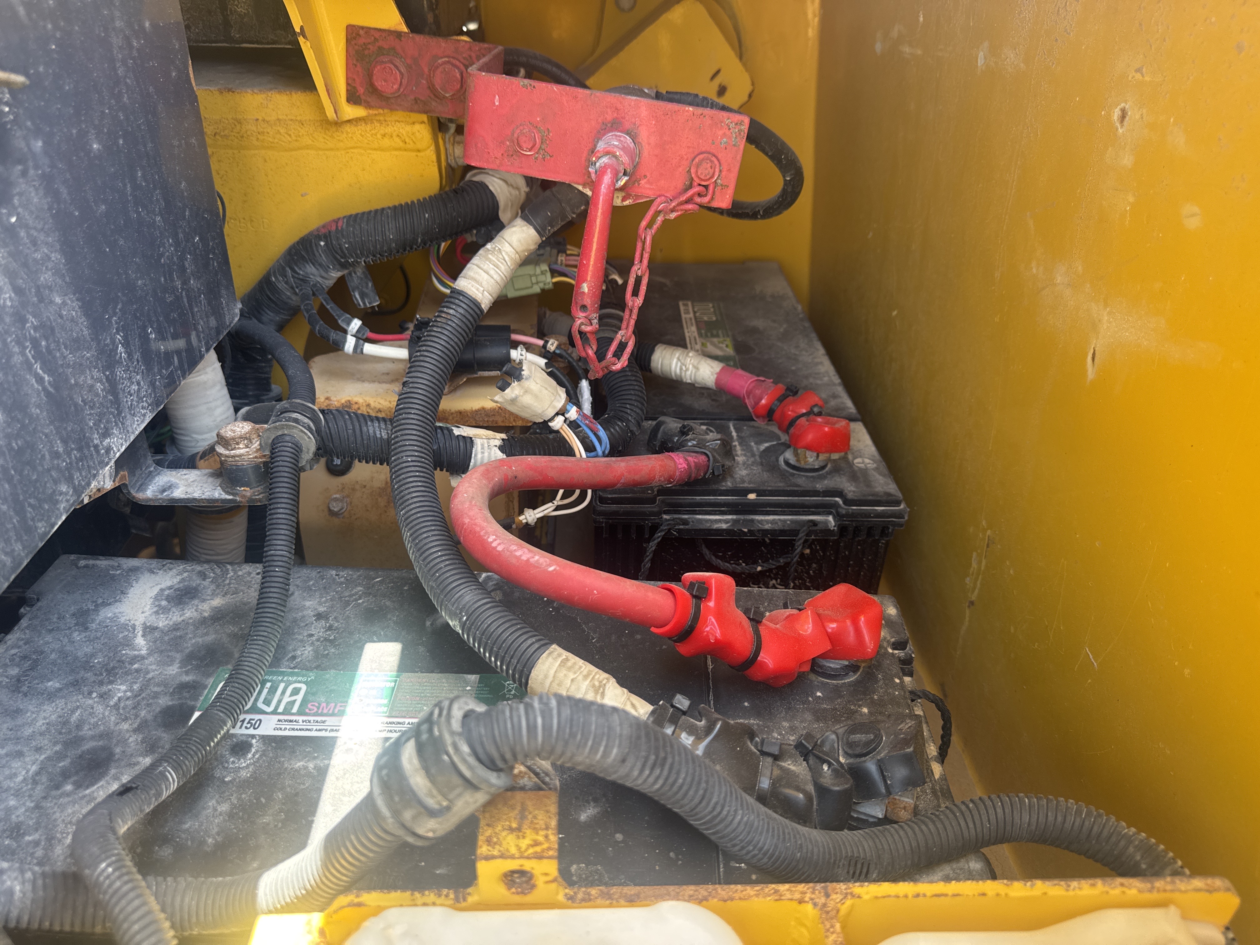 CDB-020-Komatsu-D155A-6R-Crawler-dozers-inspection-Electronics-Battery-1