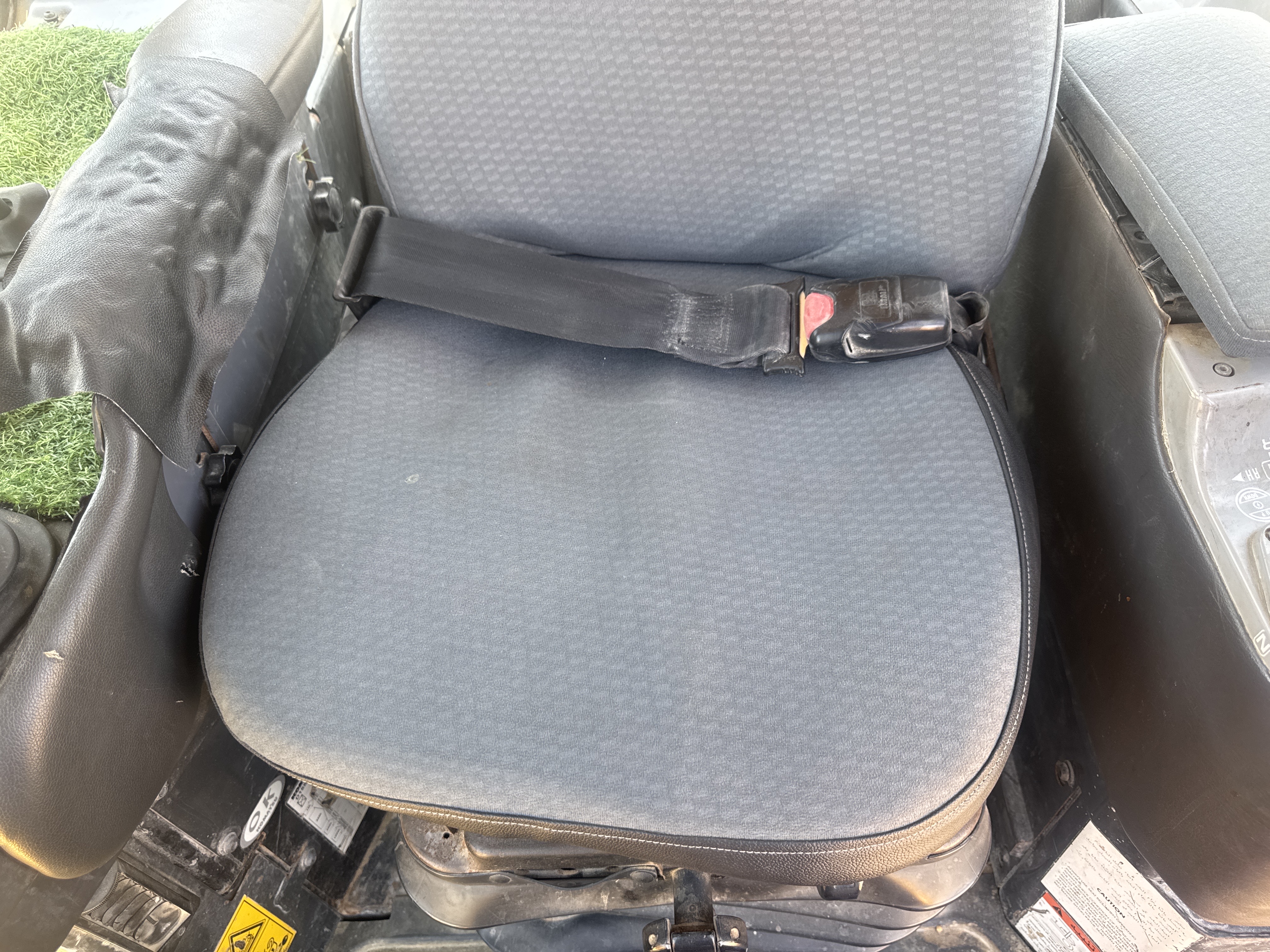 CDB-020-Komatsu-D155A-6R-Crawler-dozers-inspection-Safety-Seat-belts-1